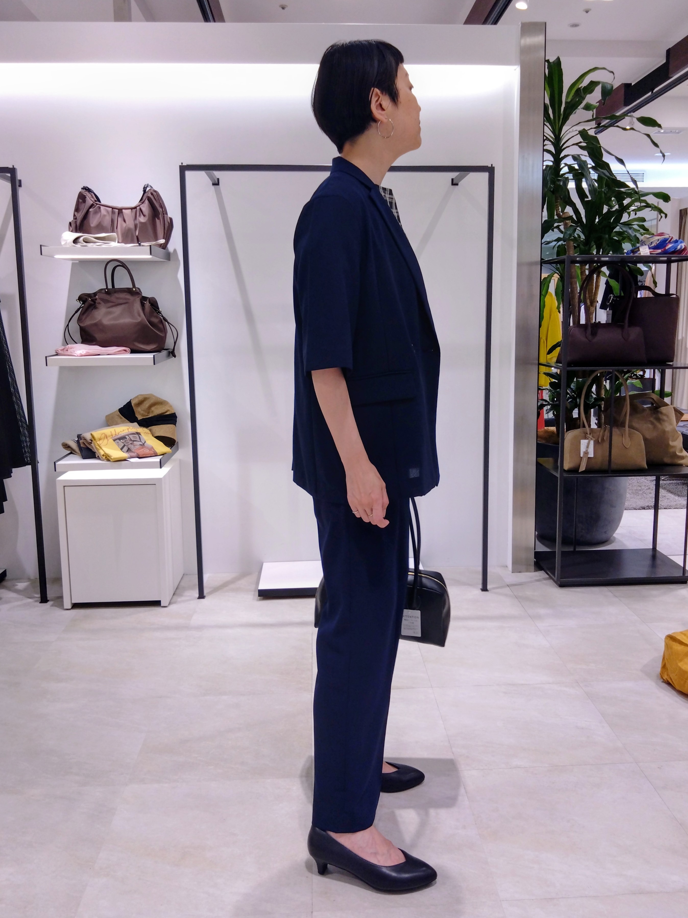 まちこさんの「UNTITLED｜【秋の通勤羽織/セットアップ可/UVカット】エアリークール半袖ジャケット」を使ったコーディネート