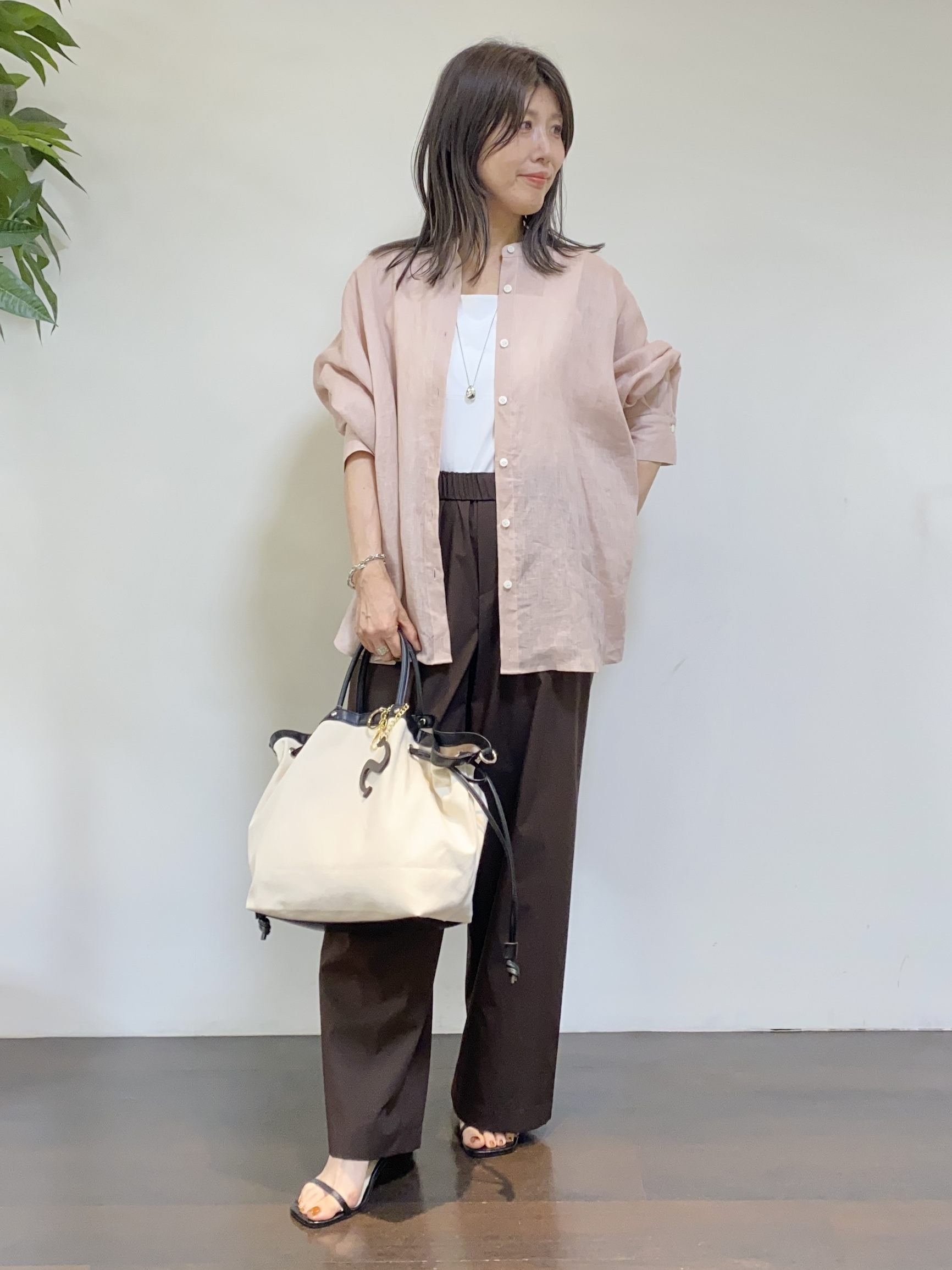 tomoさんの「UNTITLED｜【麻100】リネンドルマンシャツ」を使ったコーディネート
