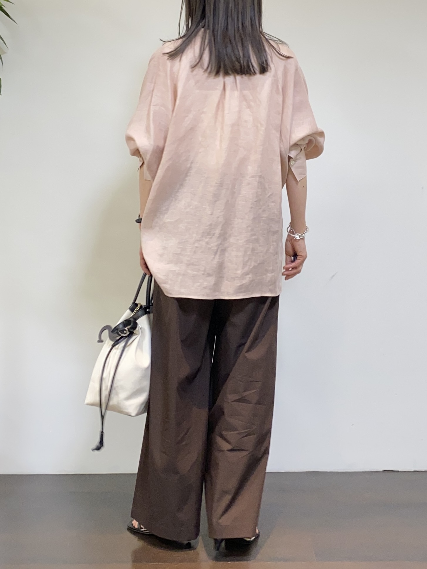 tomoさんの「UNTITLED｜【麻100】リネンドルマンシャツ」を使ったコーディネート