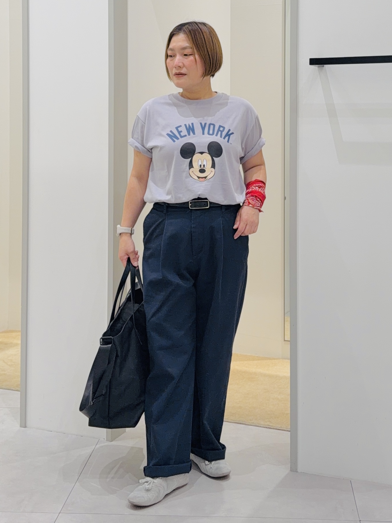 タナさんの「THE SHOP TK｜【Disney】【MLB】スペシャルデザイン半袖Tシャツ」を使ったコーディネート