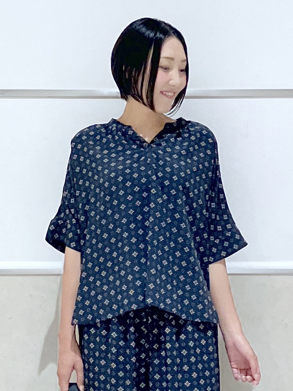 eriko さんの「Dessin｜【セットアップ可】小紋柄プリント スキッパーシャツ」を使ったコーディネート
