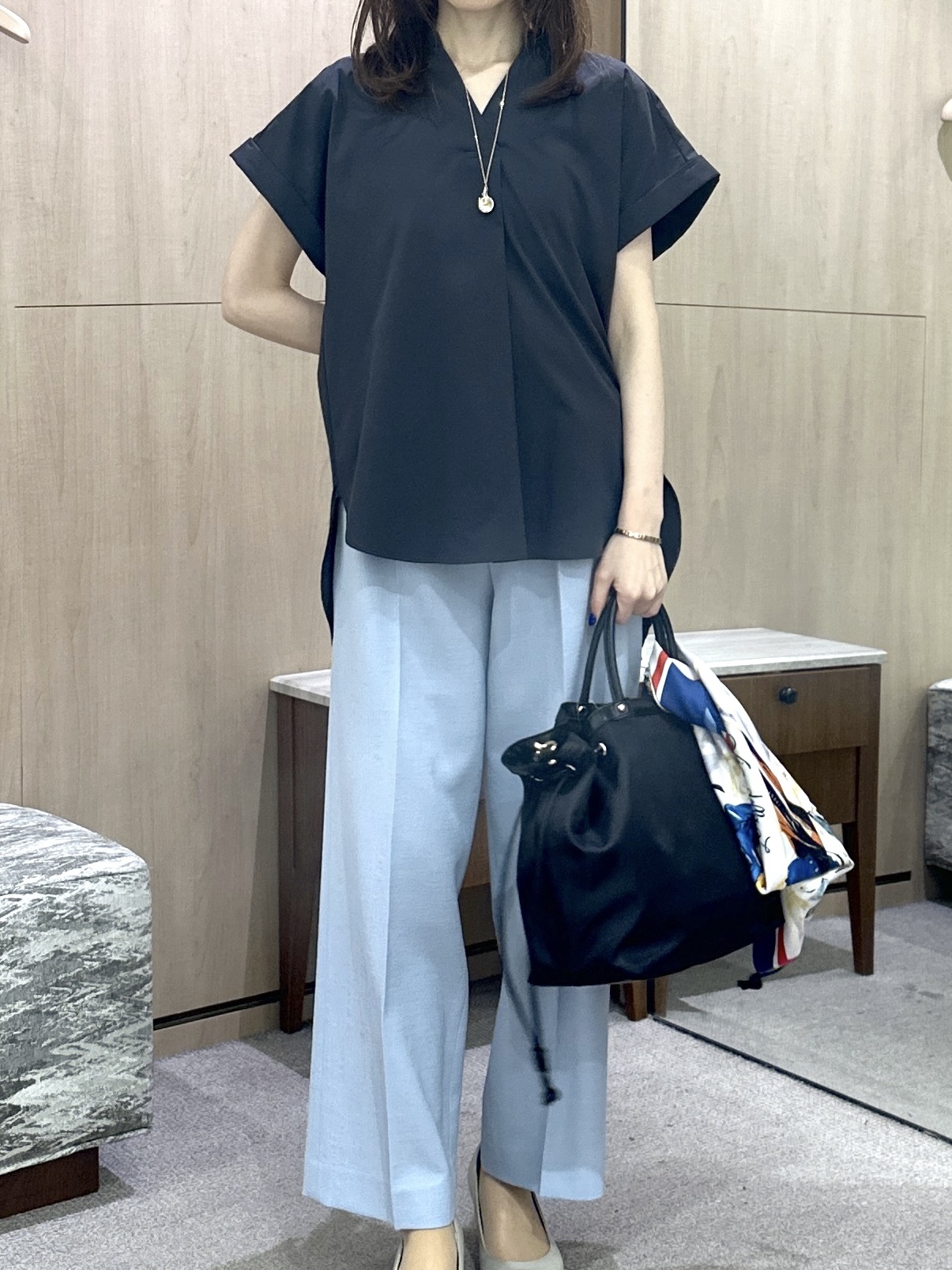 Miwaさんの「UNTITLED｜【吸水速乾/接触冷感】バックプリーツデザインブラウス」を使ったコーディネート