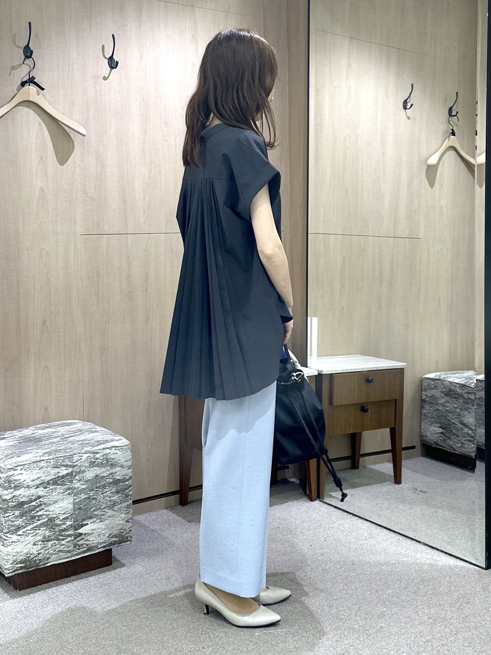 Miwaさんの「UNTITLED｜【吸水速乾/接触冷感】バックプリーツデザインブラウス」を使ったコーディネート