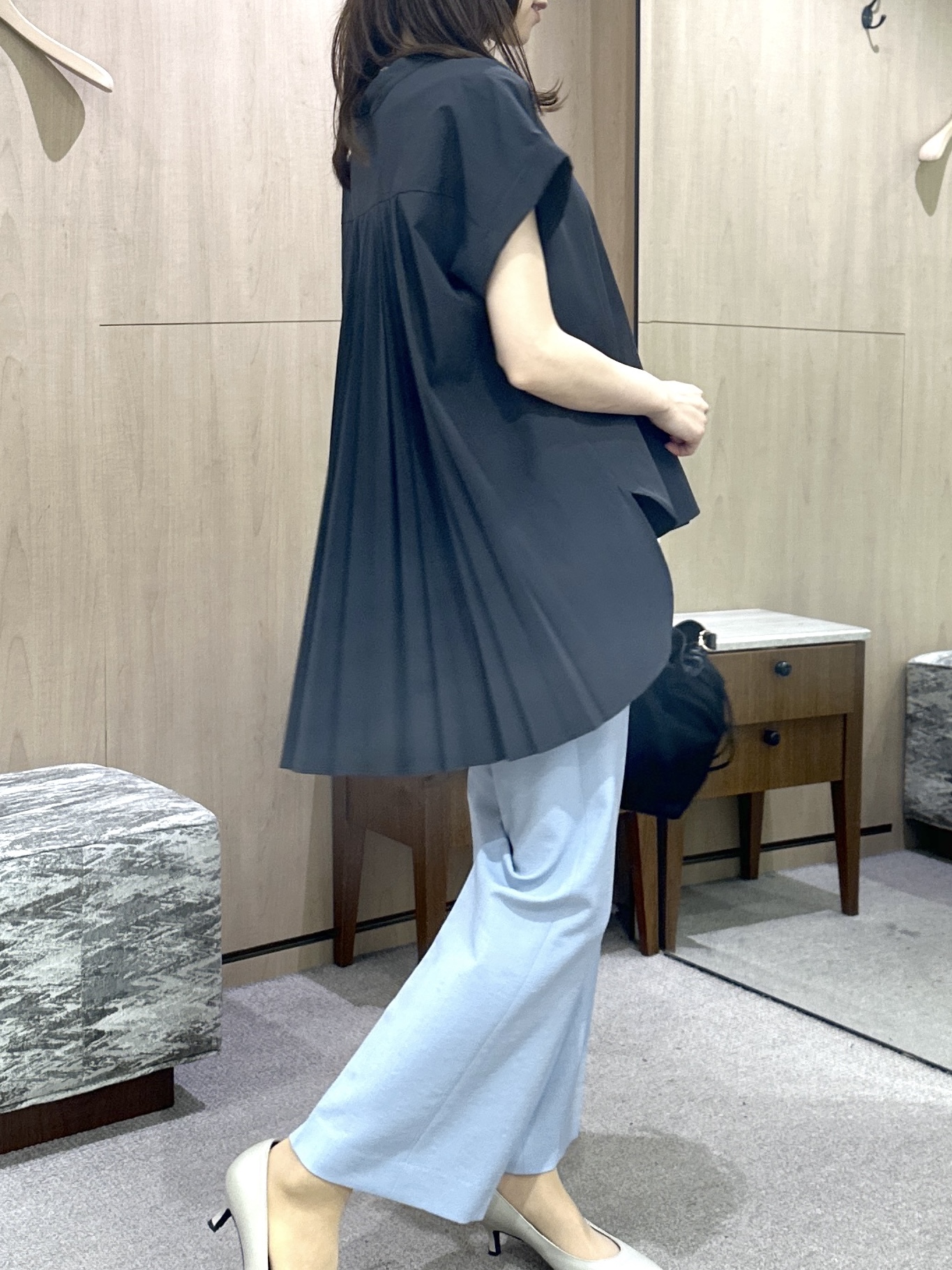 Miwaさんの「UNTITLED｜【吸水速乾/接触冷感】バックプリーツデザインブラウス」を使ったコーディネート