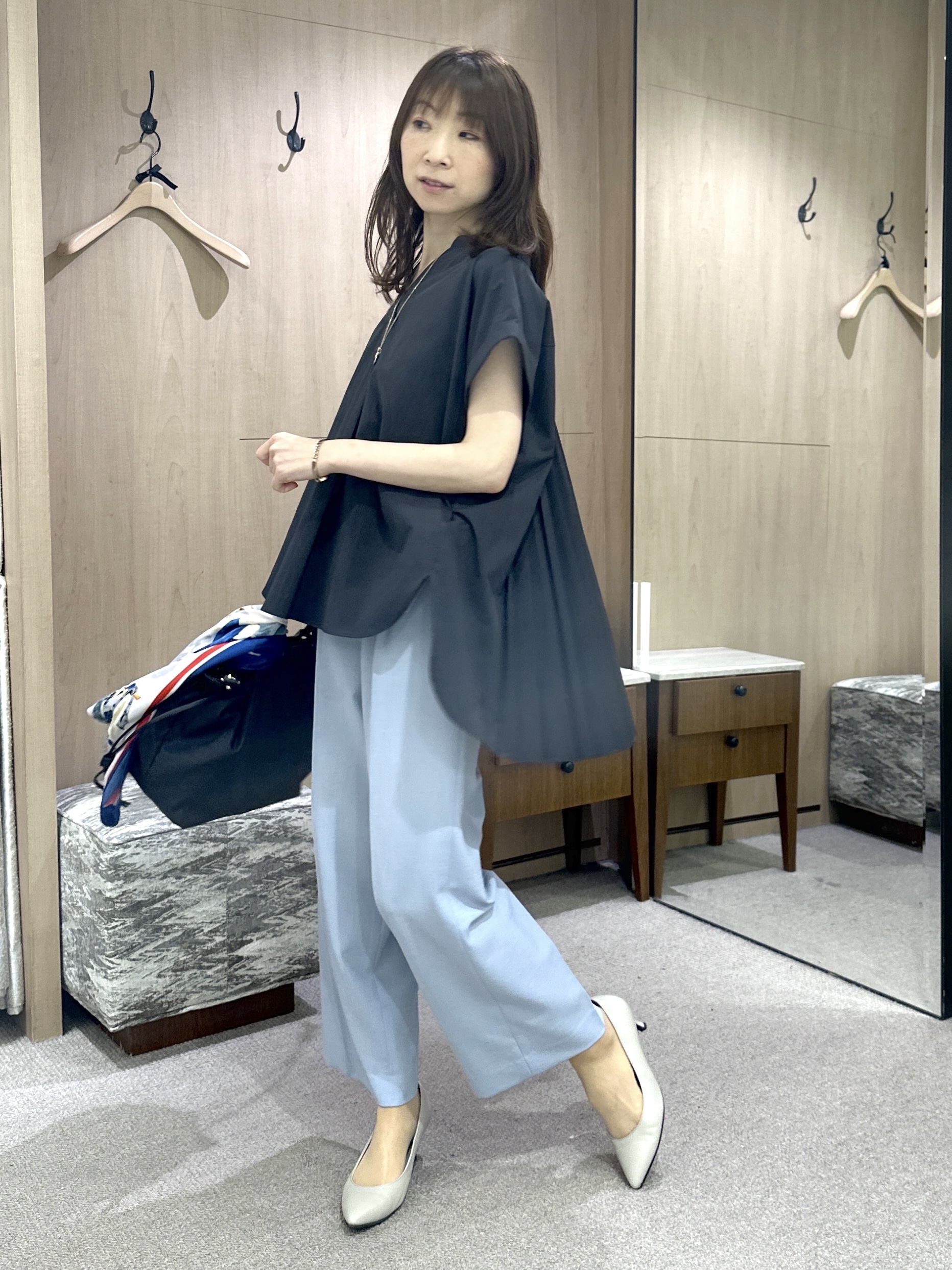 Miwaさんの「UNTITLED｜【吸水速乾/接触冷感】バックプリーツデザインブラウス」を使ったコーディネート