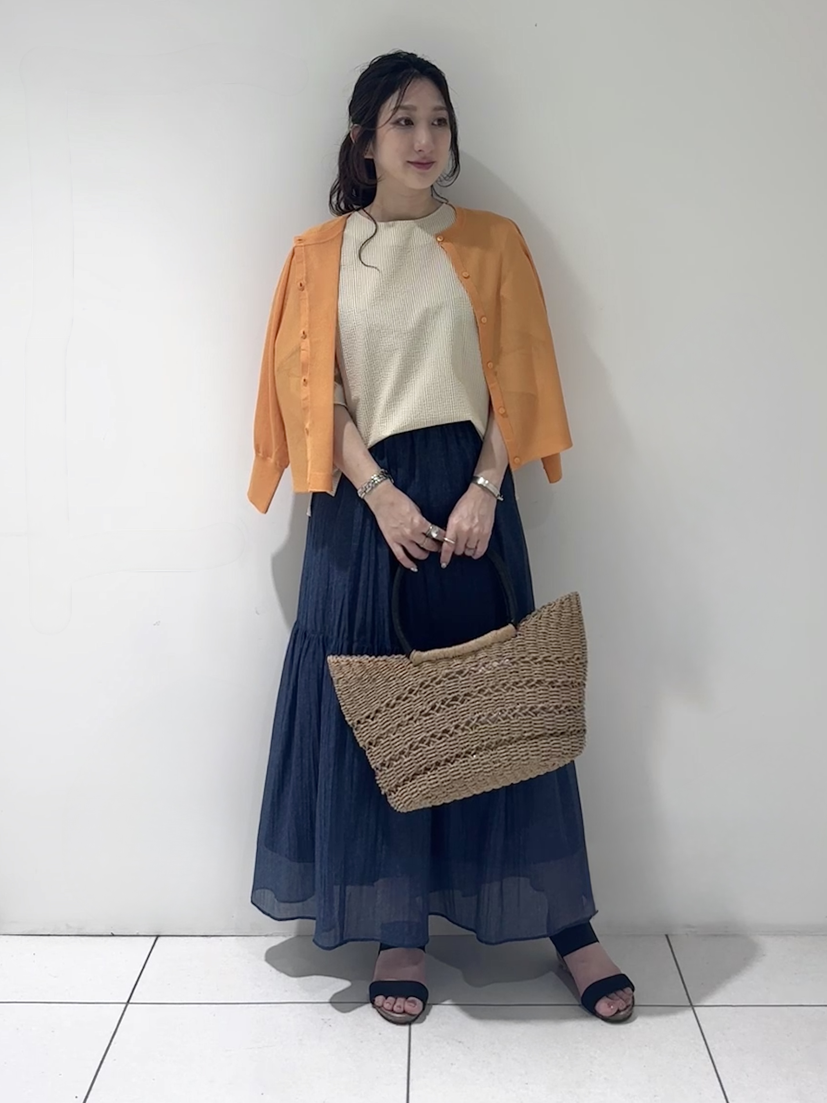 そんさんの「INDIVI｜【シアー／軽羽織】ドルマン袖ニットカーディガン」を使ったコーディネート