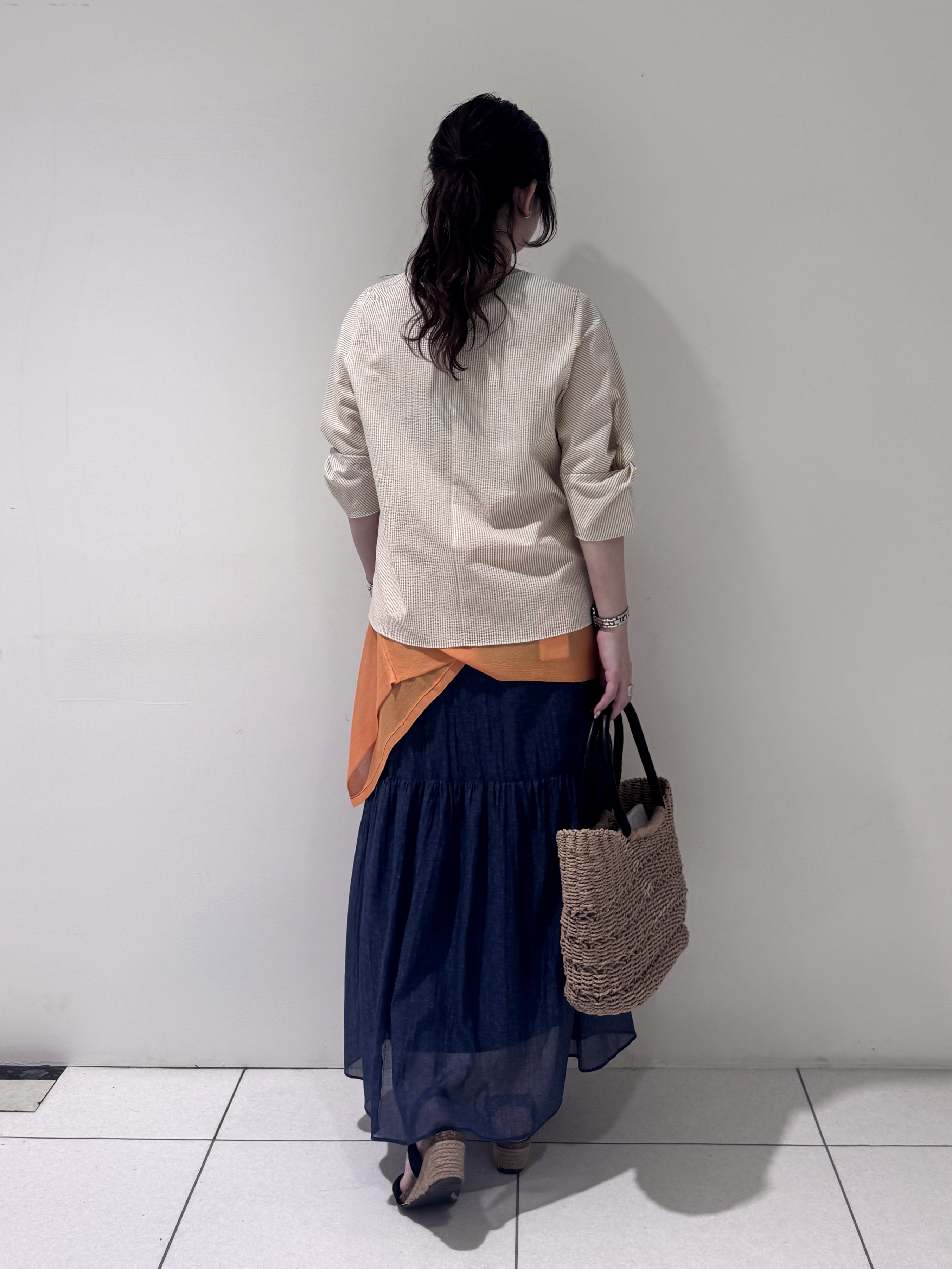 そんさんの「INDIVI｜【シアー／軽羽織】ドルマン袖ニットカーディガン」を使ったコーディネート
