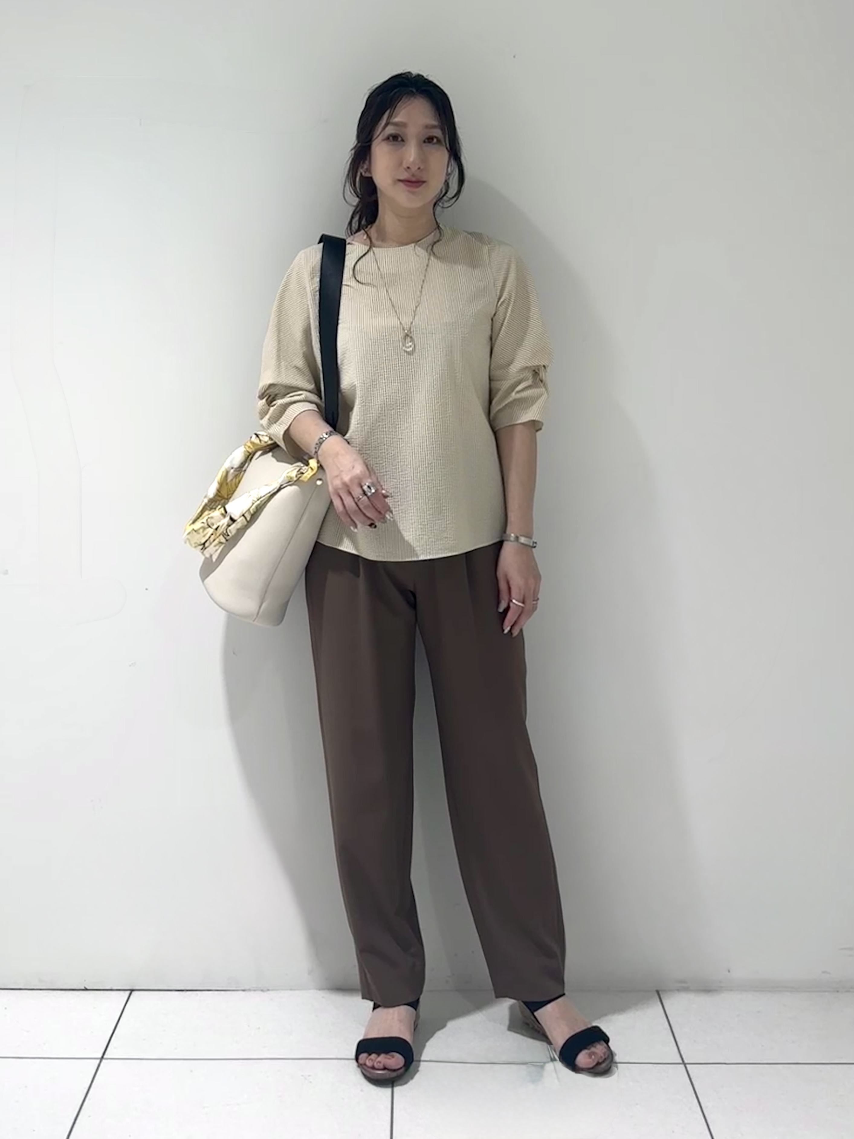そんさんの「INDIVI｜【撥水／UVケア】ねじり袖サッカートップス」を使ったコーディネート