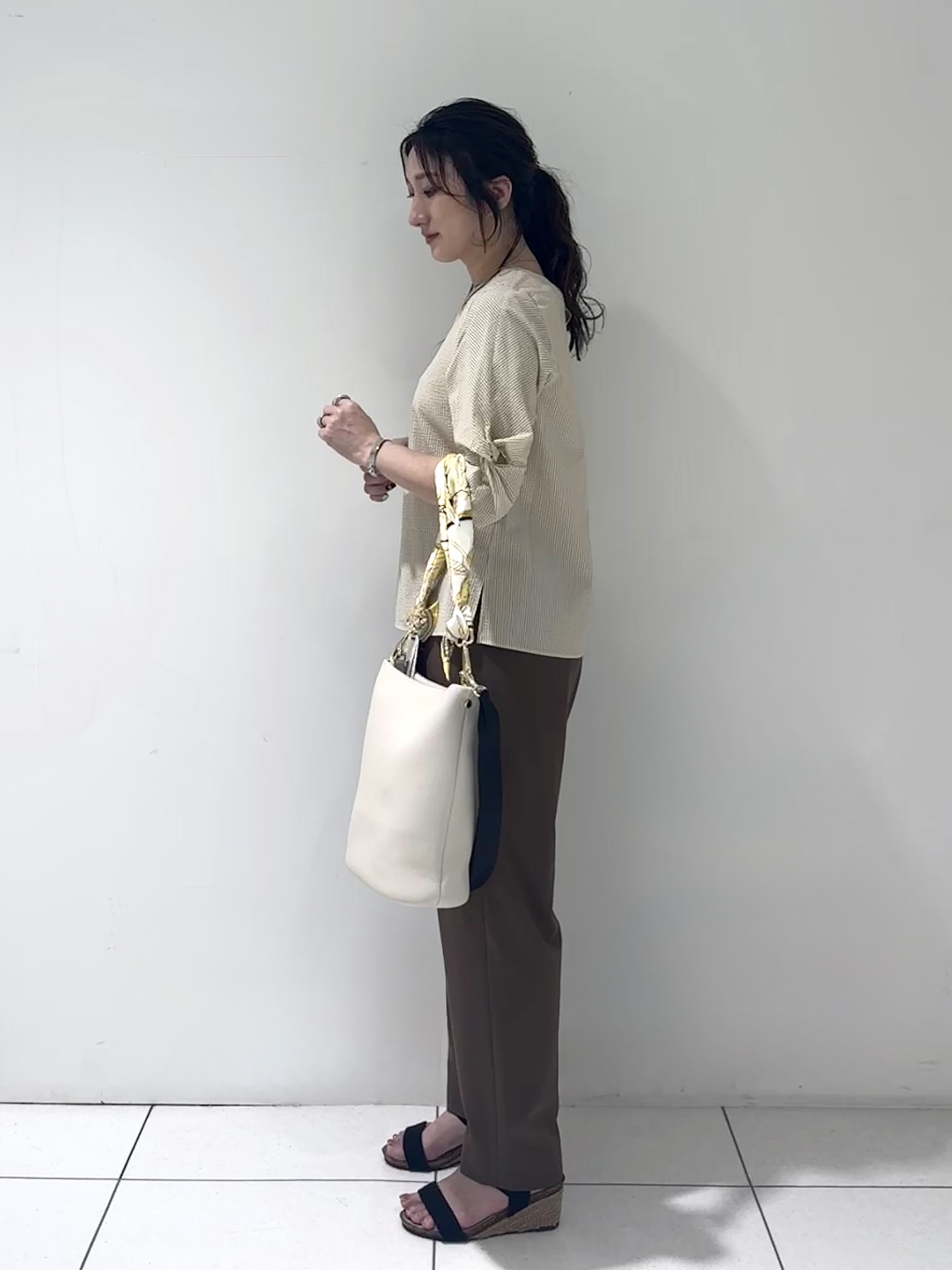 そんさんの「INDIVI｜【撥水／UVケア】ねじり袖サッカートップス」を使ったコーディネート