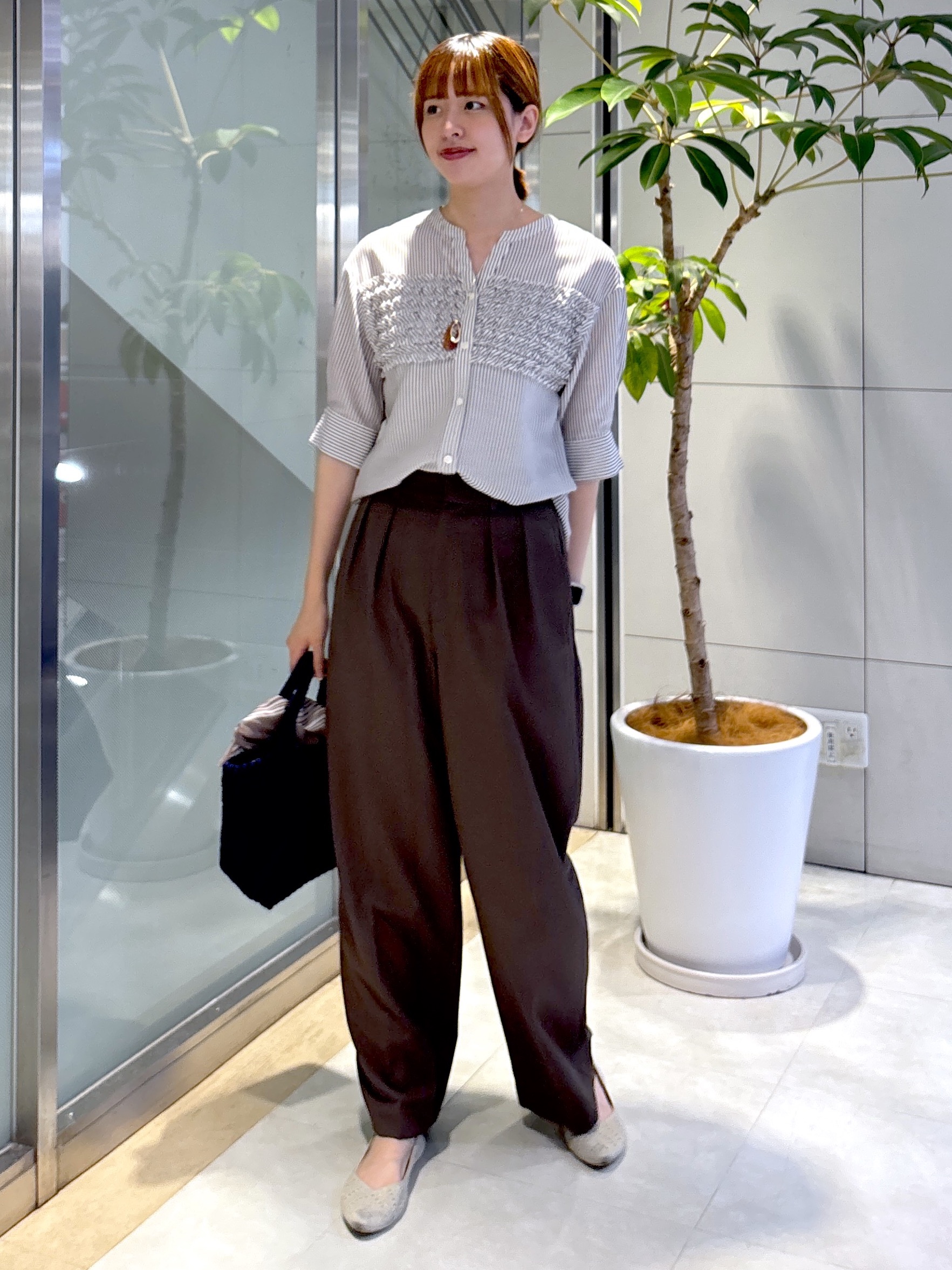 yukaさんの「UNTITLED｜【接触冷感/通気性/洗える】フロントフリルブラウス」を使ったコーディネート