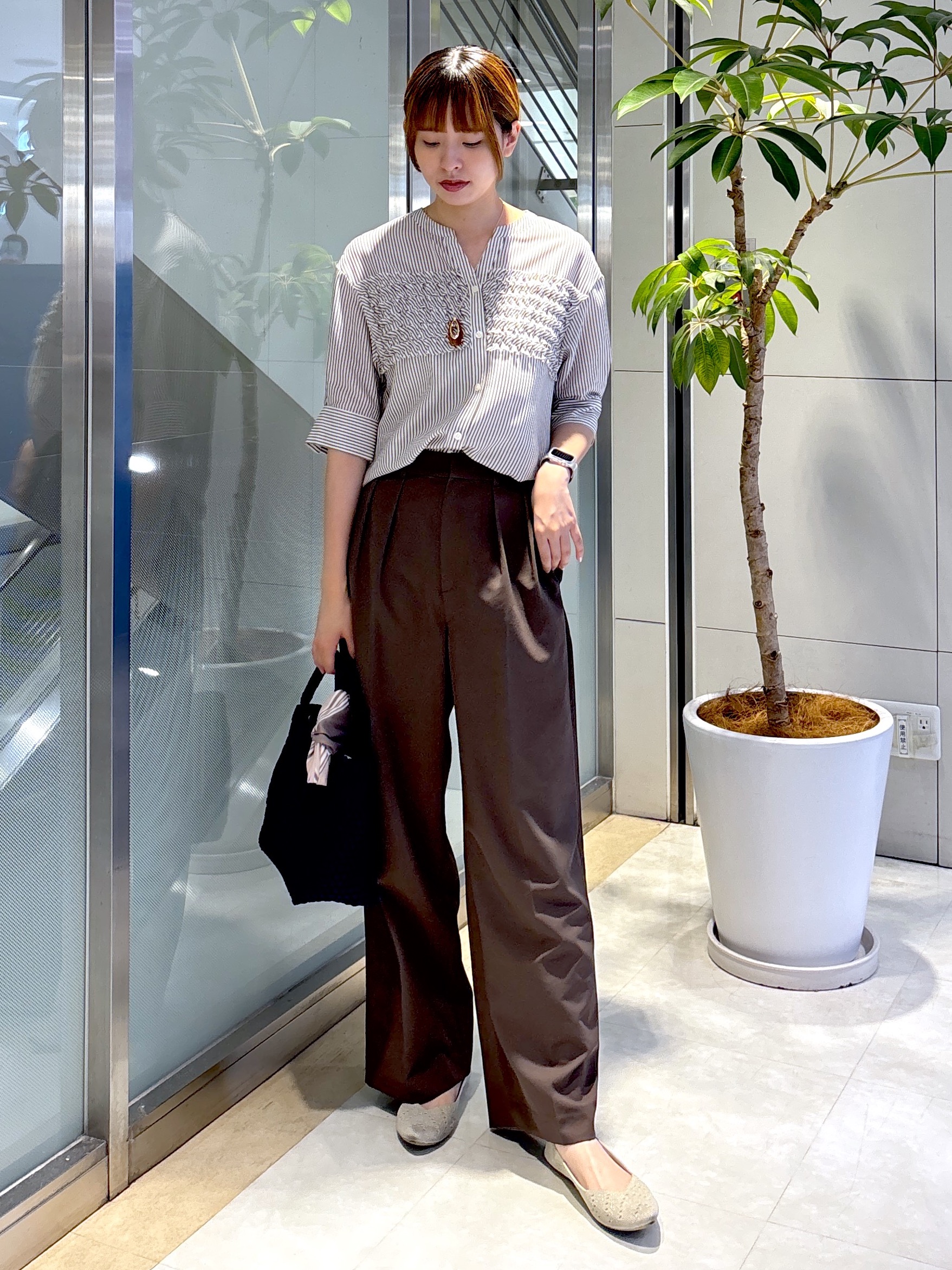yukaさんの「UNTITLED｜【接触冷感/通気性/洗える】フロントフリルブラウス」を使ったコーディネート