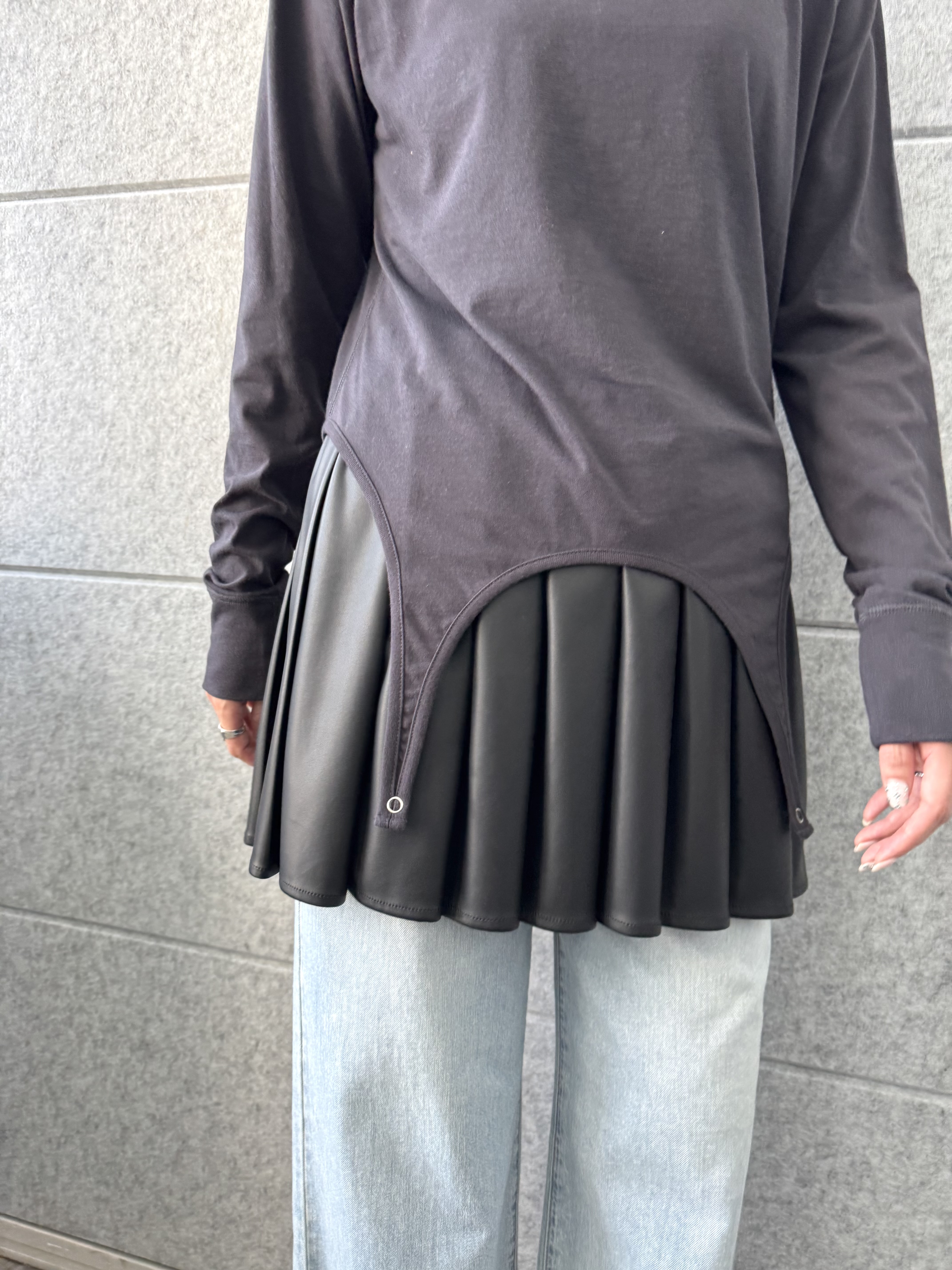 uchi__yamaさんの「CODE A｜leather like mini skirt」を使ったコーディネート