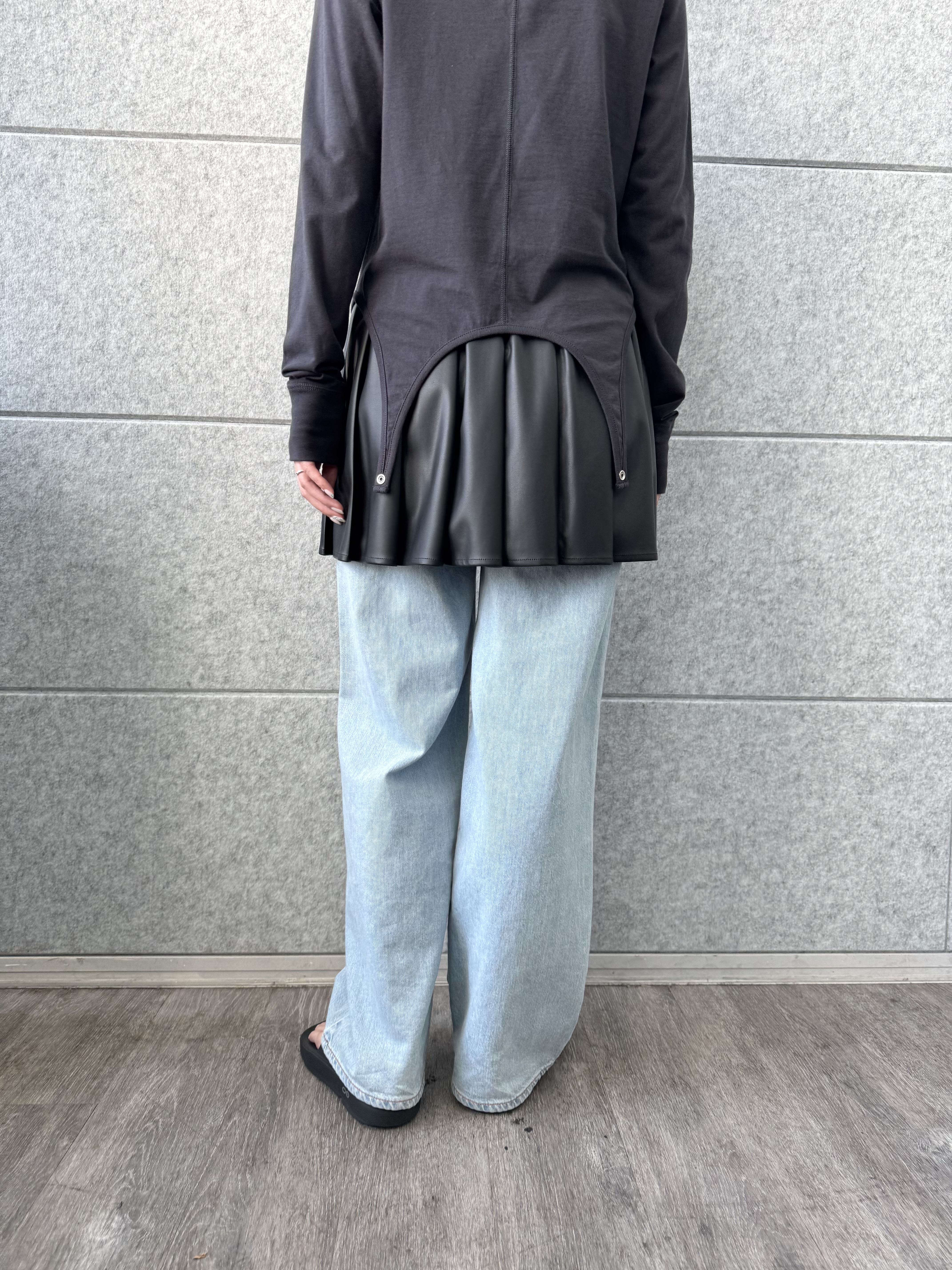 uchi__yamaさんの「CODE A｜leather like mini skirt」を使ったコーディネート