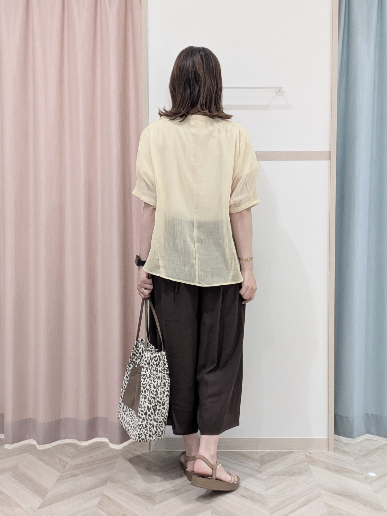 miyuさんの「SHOO･LA･RUE｜【洗濯機可/選べる6色】程よいシアー感が涼し気 ゆったりワッシャードルマンブラウス」を使ったコーディネート
