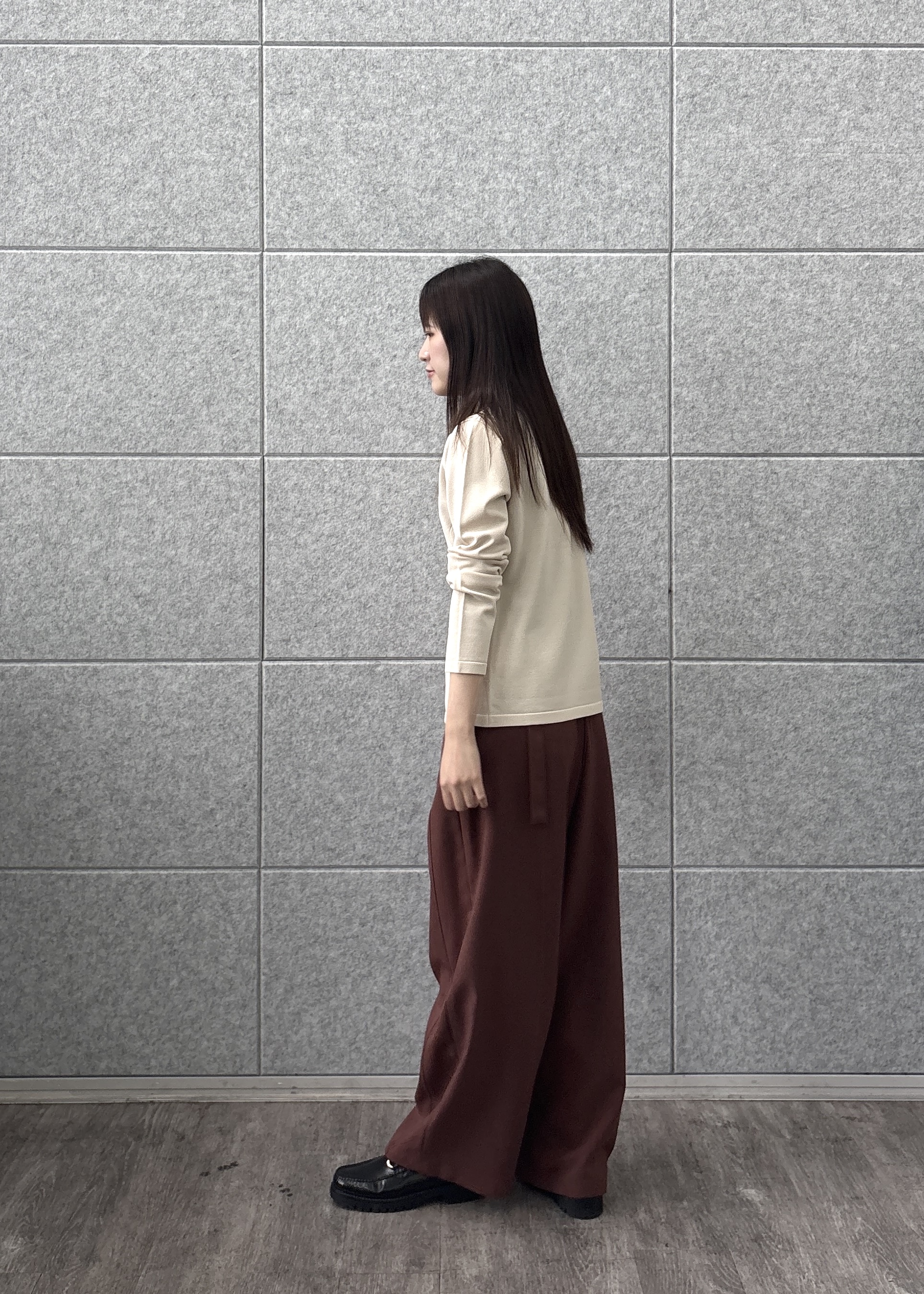 Renoさんの「INDIVI｜フロントホックコンパクトニットカーディガン」を使ったコーディネート