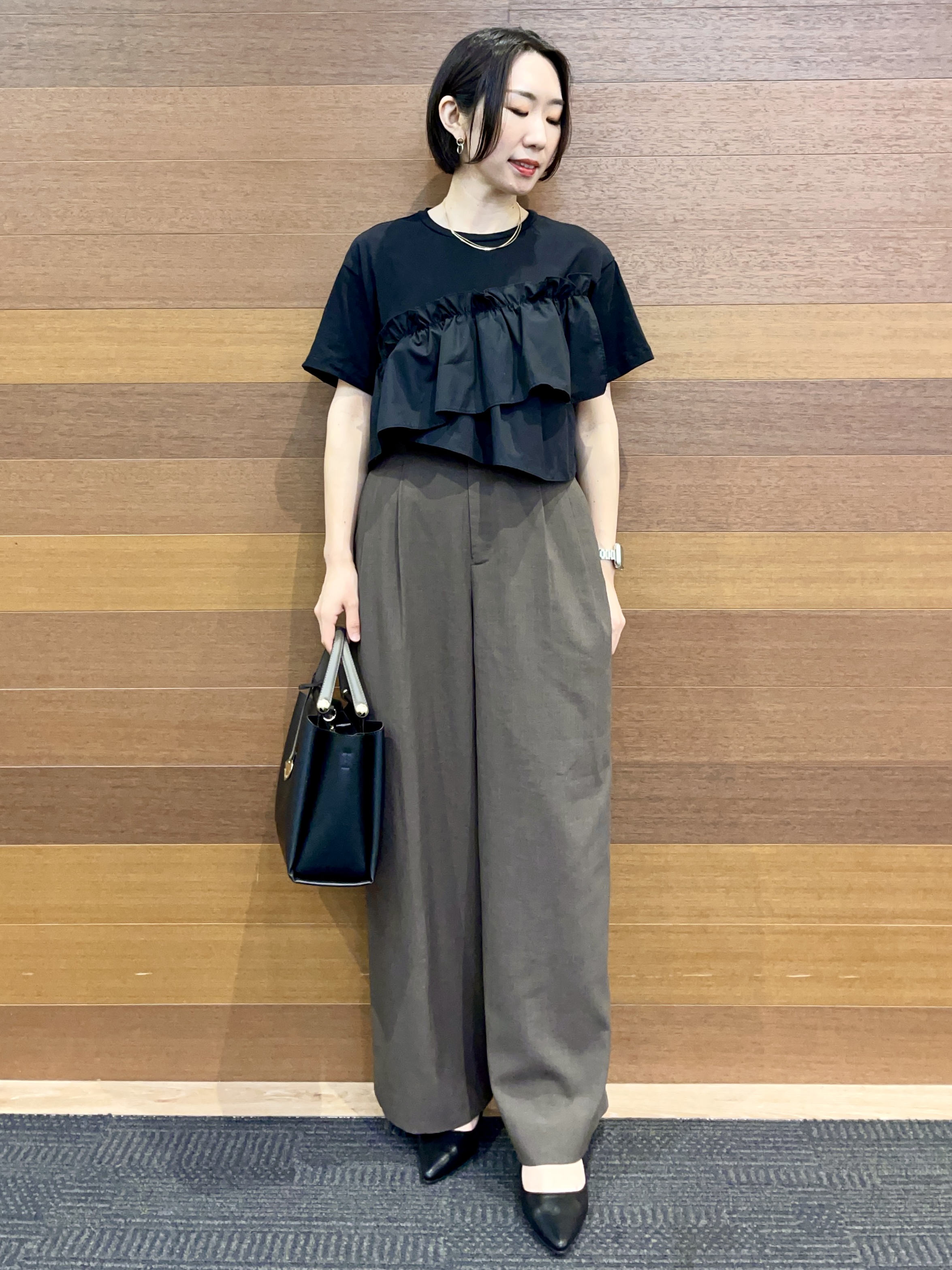 umiさんの「OPAQUE.CLIP｜【接触冷感】アシメフリルドッキングカットソー《洗濯機OK》」を使ったコーディネート