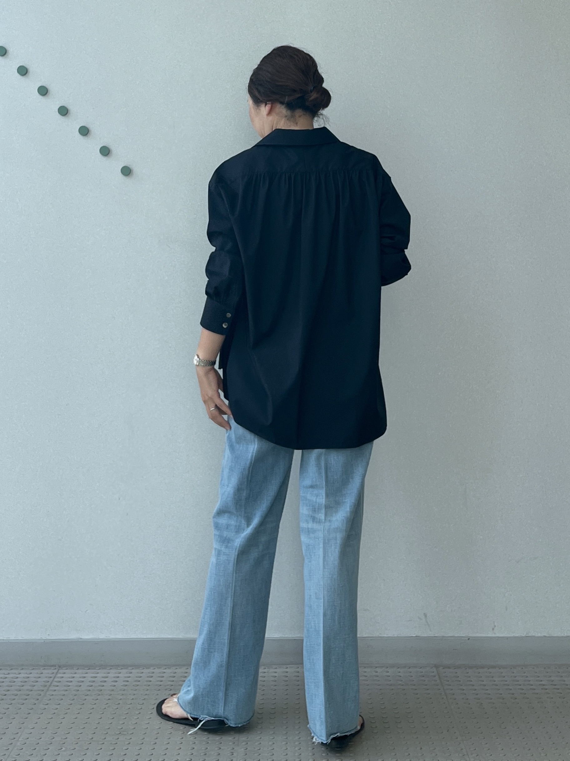 Soeさんの「DRESSTERIOR｜【接触冷感/UVカット/着回し】スキッパーブラウス」を使ったコーディネート