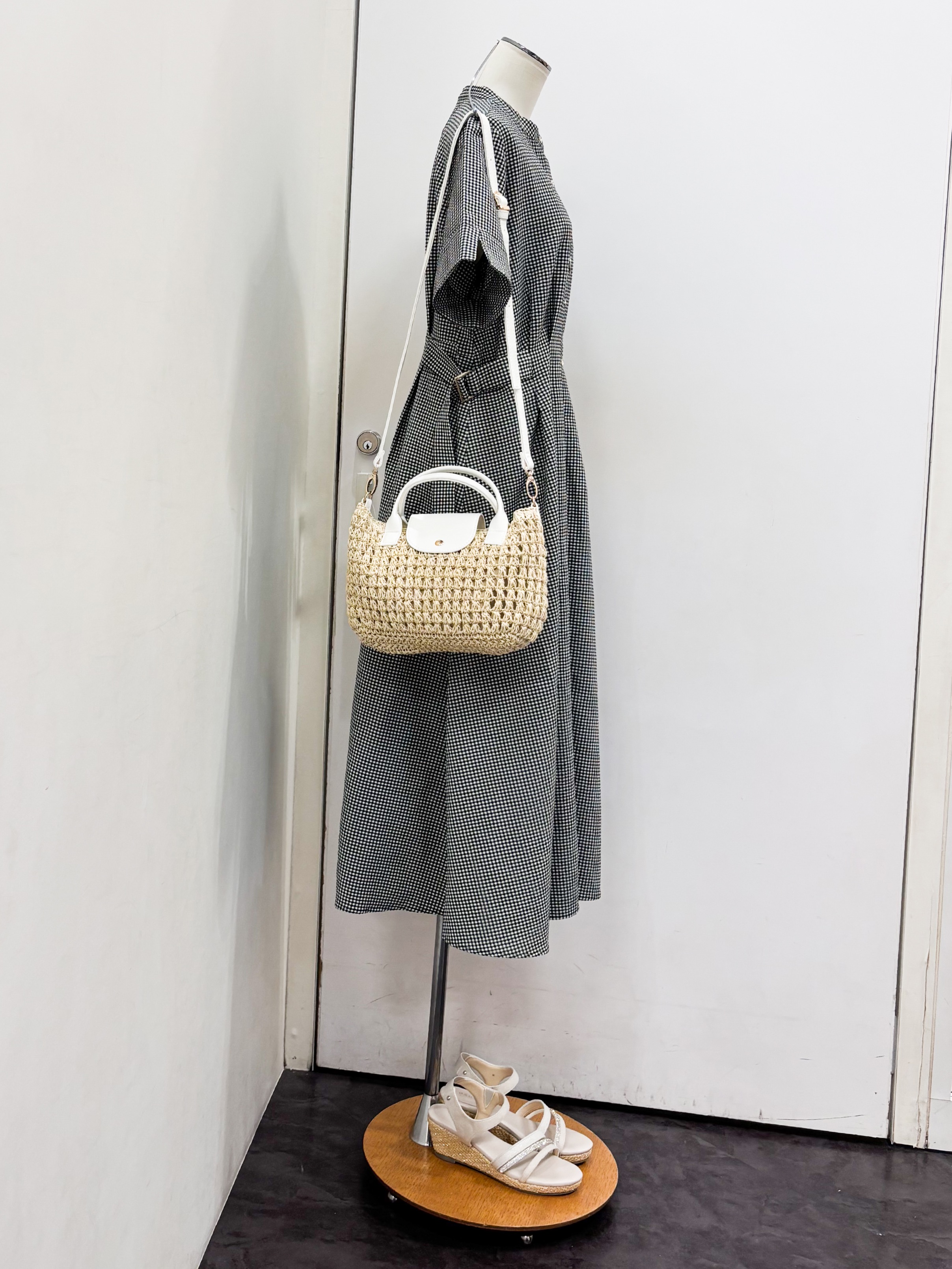 yukariさんの「grove｜【低身長さんも選べる着丈/UV・シワになりにくいetc】涼やかさも、きちんとも叶うワンピース」を使ったコーディネート