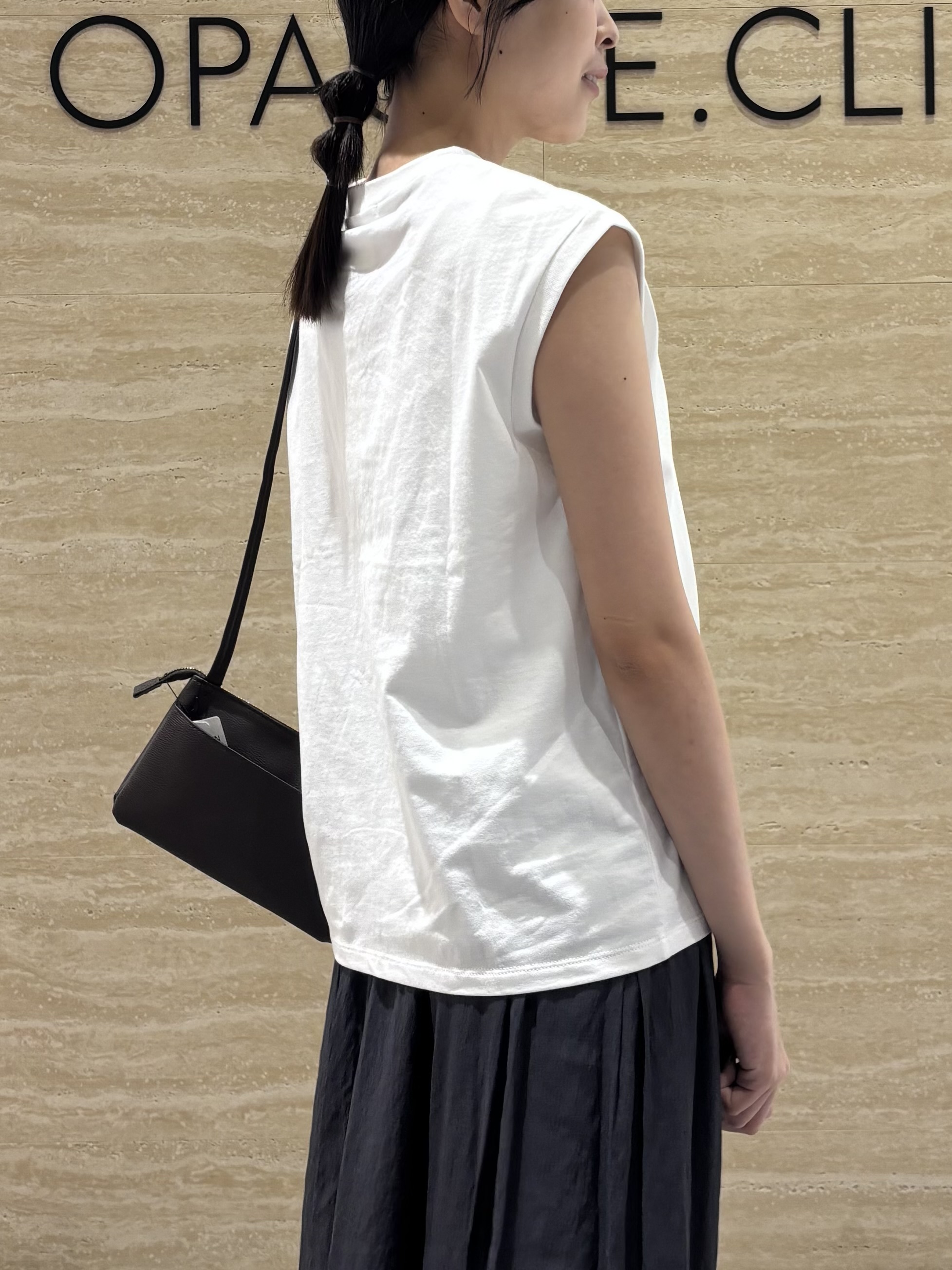 Ririkaさんの「OPAQUE.CLIP｜「Mickey Mouse」フロッキープリント フレンチスリーブTシャツ《洗濯機OK》」を使ったコーディネート