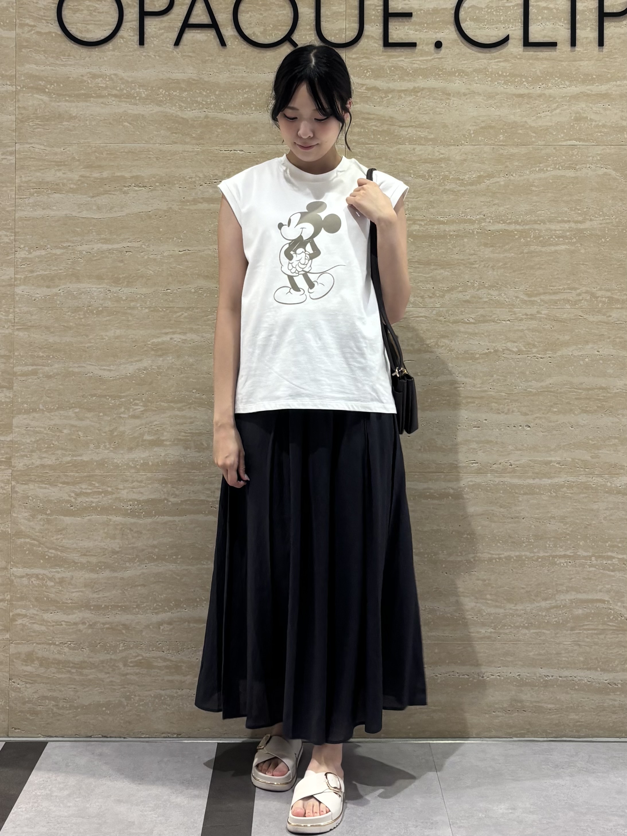 Ririkaさんの「OPAQUE.CLIP｜「Mickey Mouse」フロッキープリント フレンチスリーブTシャツ《洗濯機OK》」を使ったコーディネート