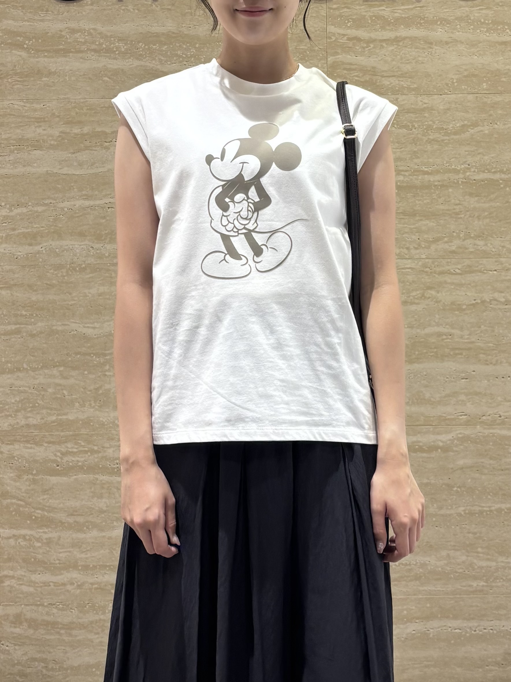 Ririkaさんの「OPAQUE.CLIP｜「Mickey Mouse」フロッキープリント フレンチスリーブTシャツ《洗濯機OK》」を使ったコーディネート