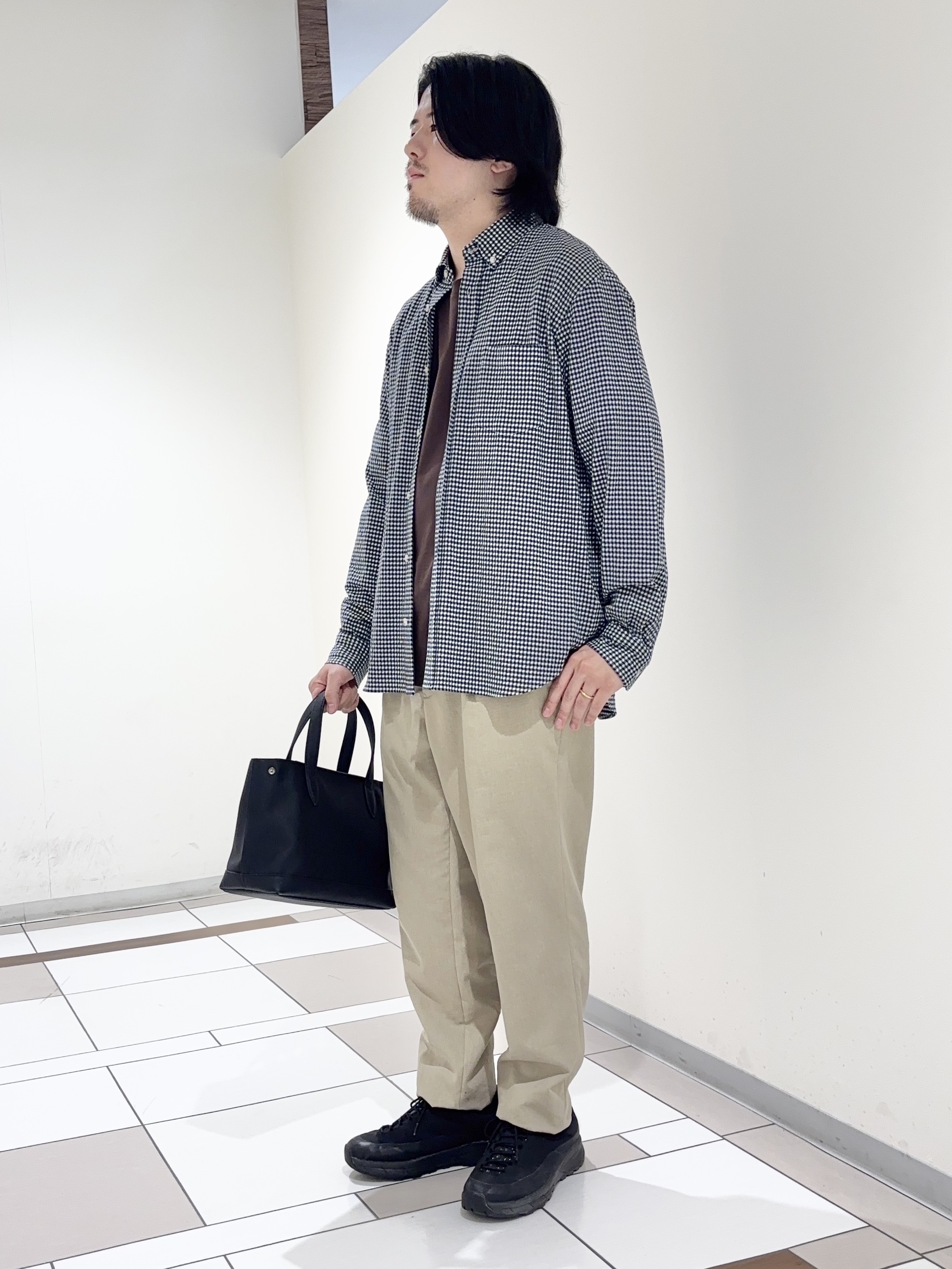 及川さんの「TAKEO KIKUCHI｜【抗菌防臭/シーズンレス】シアサッカーギンガムチェック ストレッチシャツ」を使ったコーディネート