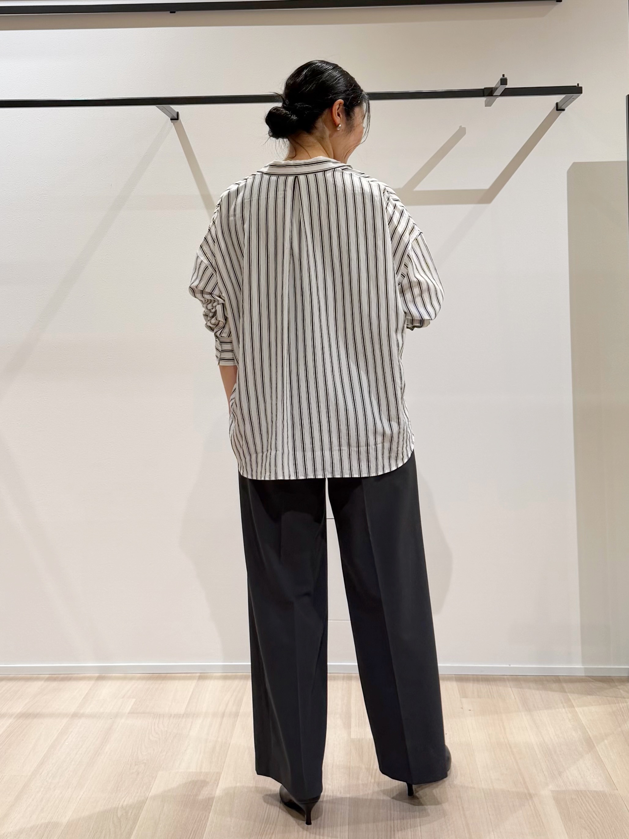 TOMOMIさんの「UNTITLED｜【秋映え/羽織り】ストライプシャツ」を使ったコーディネート