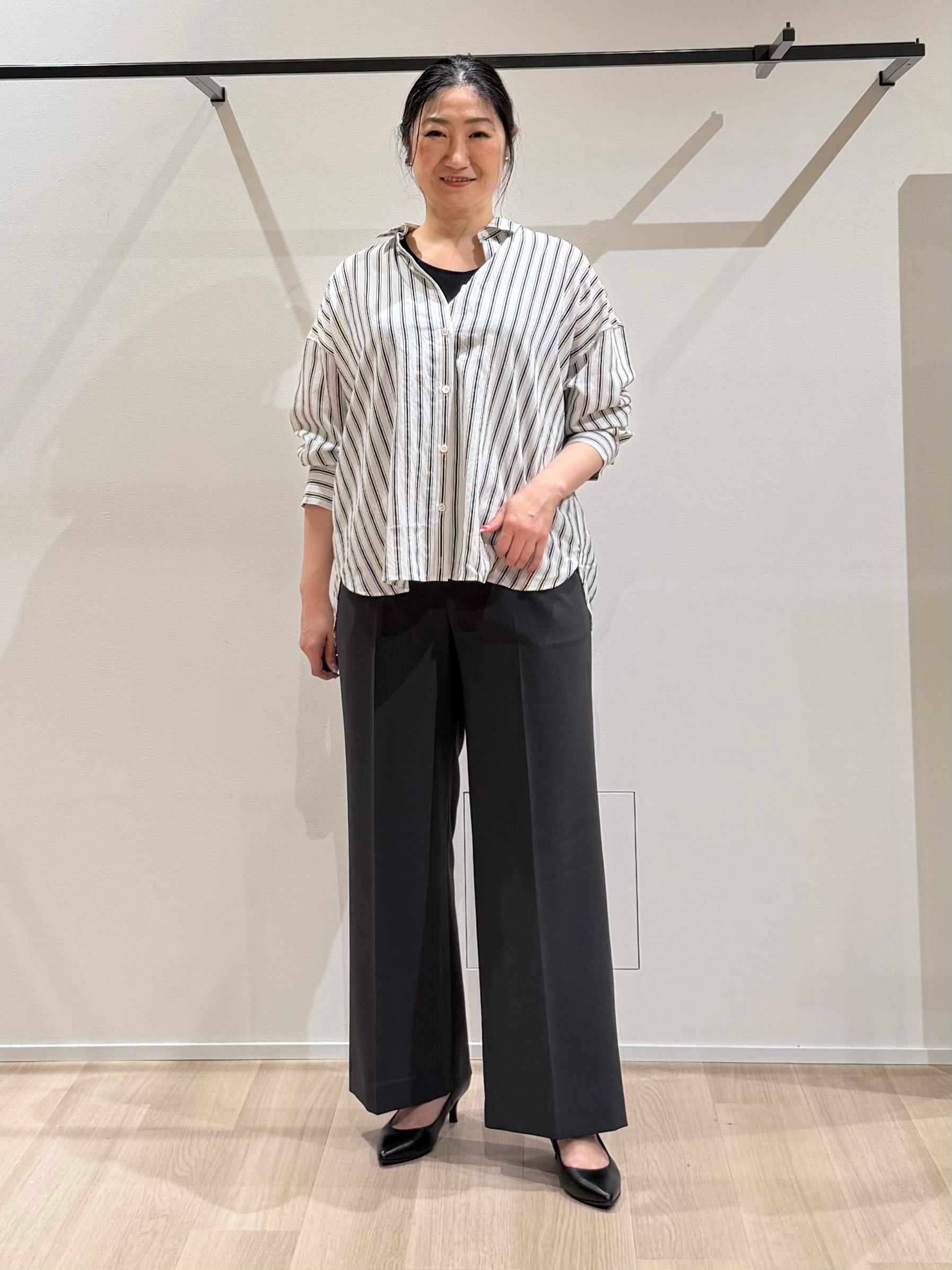TOMOMIさんの「UNTITLED｜【秋映え/羽織り】ストライプシャツ」を使ったコーディネート