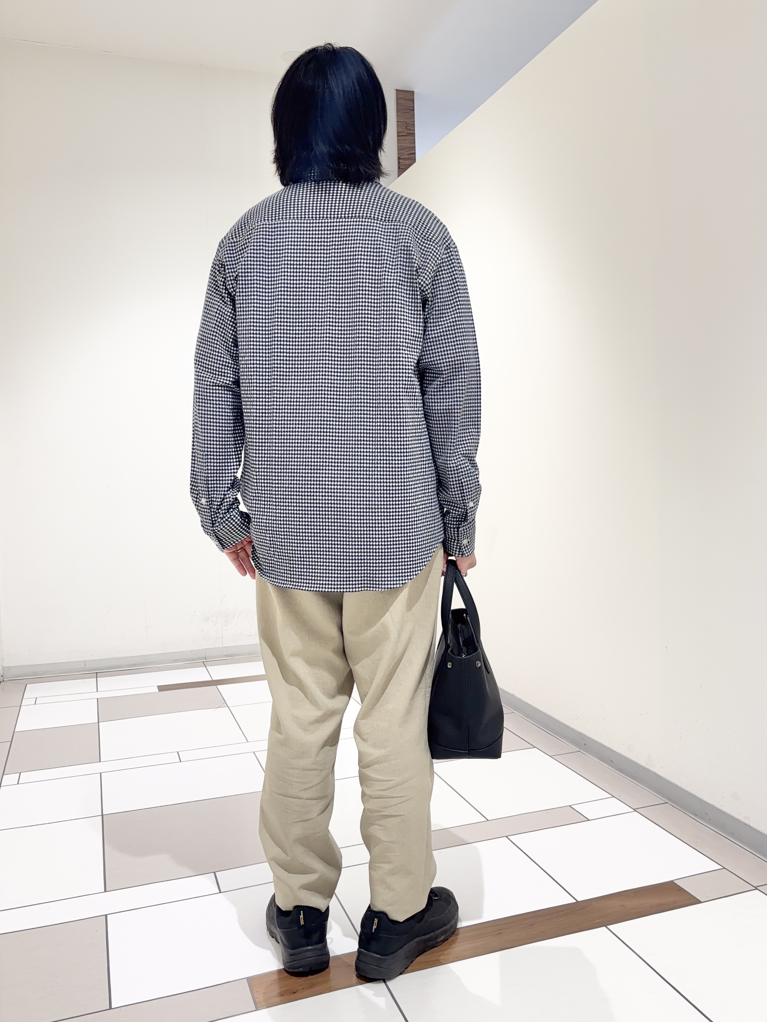 及川さんの「TAKEO KIKUCHI｜【抗菌防臭/シーズンレス】シアサッカーギンガムチェック ストレッチシャツ」を使ったコーディネート