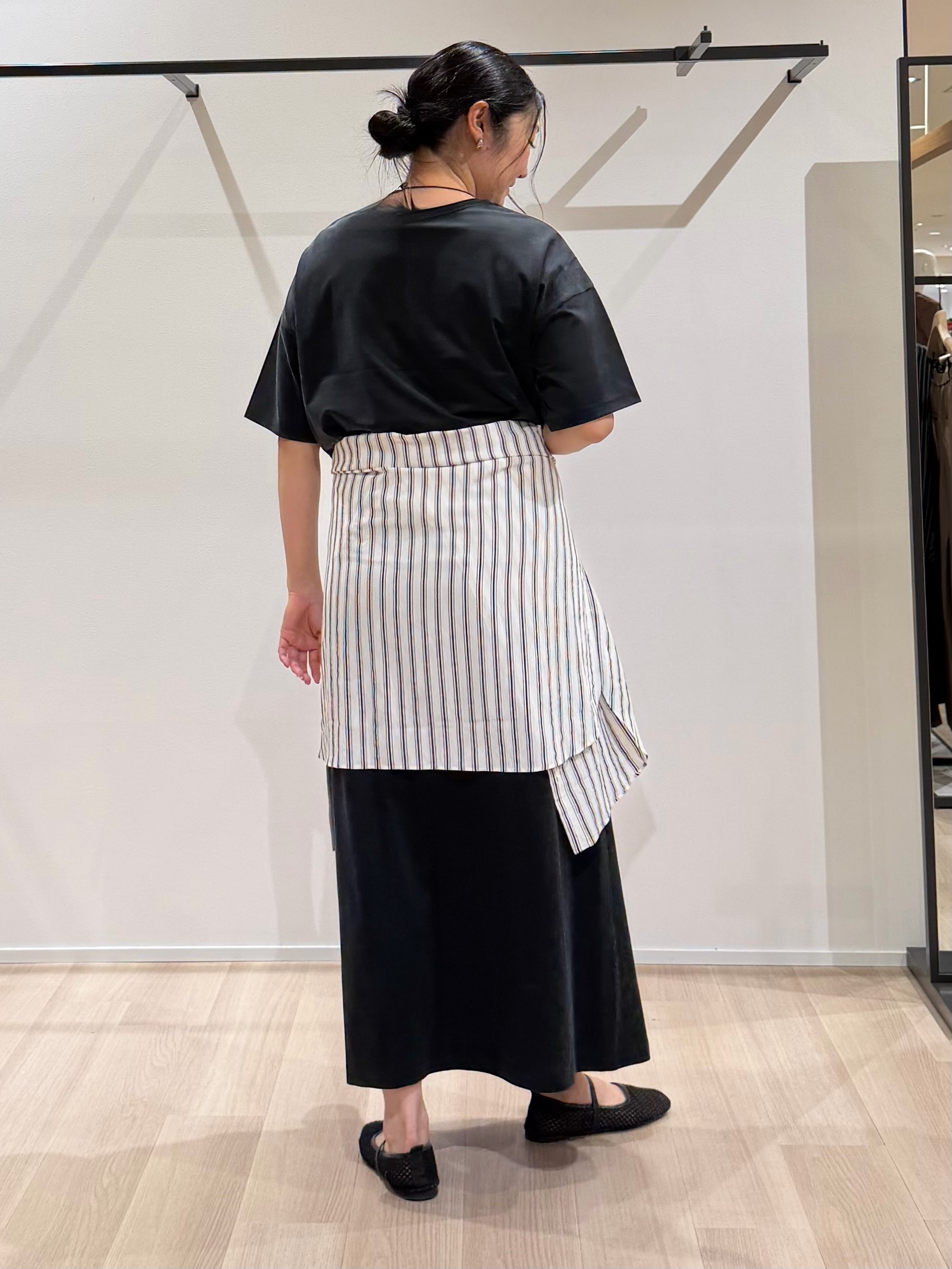 TOMOMIさんの「UNTITLED｜【きれいめTシャツ/セットアップ可】ヴィンテージライクプルオーバー」を使ったコーディネート