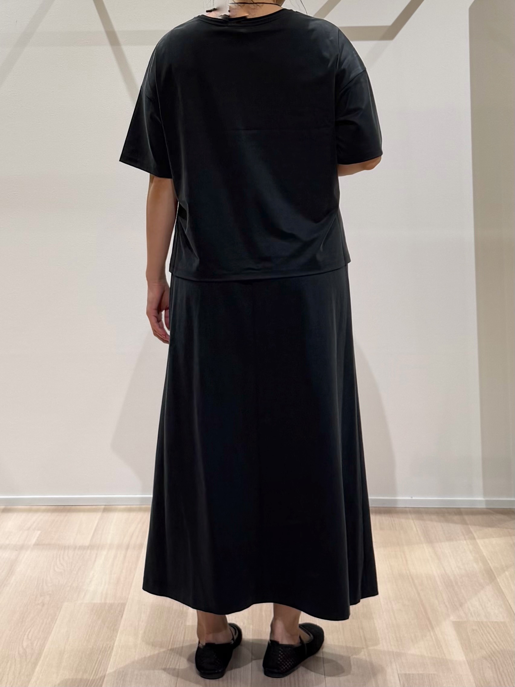 TOMOMIさんの「UNTITLED｜【きれいめTシャツ/セットアップ可】ヴィンテージライクプルオーバー」を使ったコーディネート