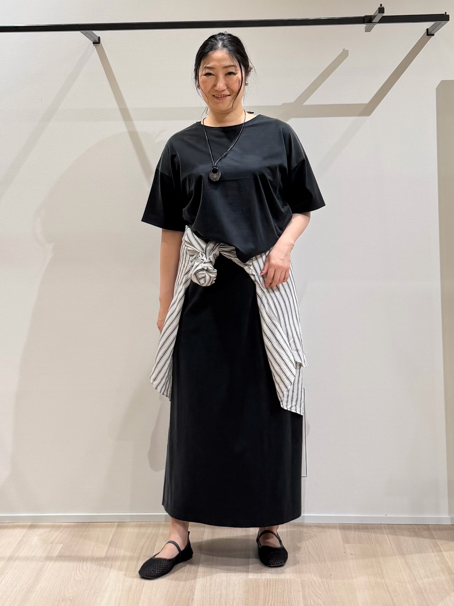 TOMOMIさんの「UNTITLED｜【きれいめTシャツ/セットアップ可】ヴィンテージライクプルオーバー」を使ったコーディネート