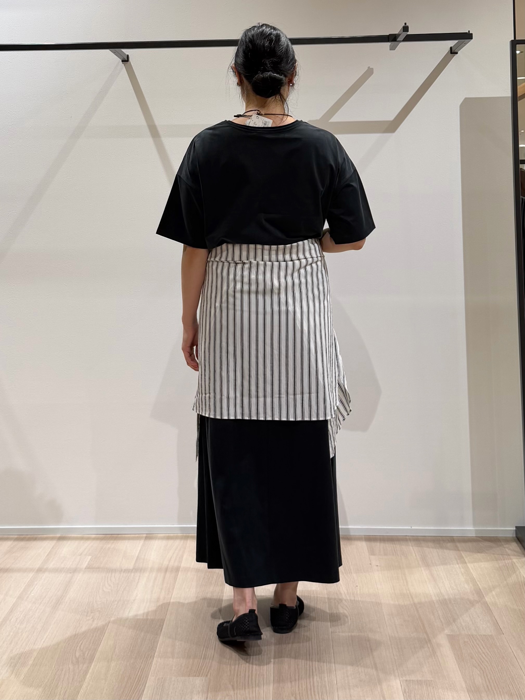TOMOMIさんの「UNTITLED｜【きれいめTシャツ/セットアップ可】ヴィンテージライクプルオーバー」を使ったコーディネート