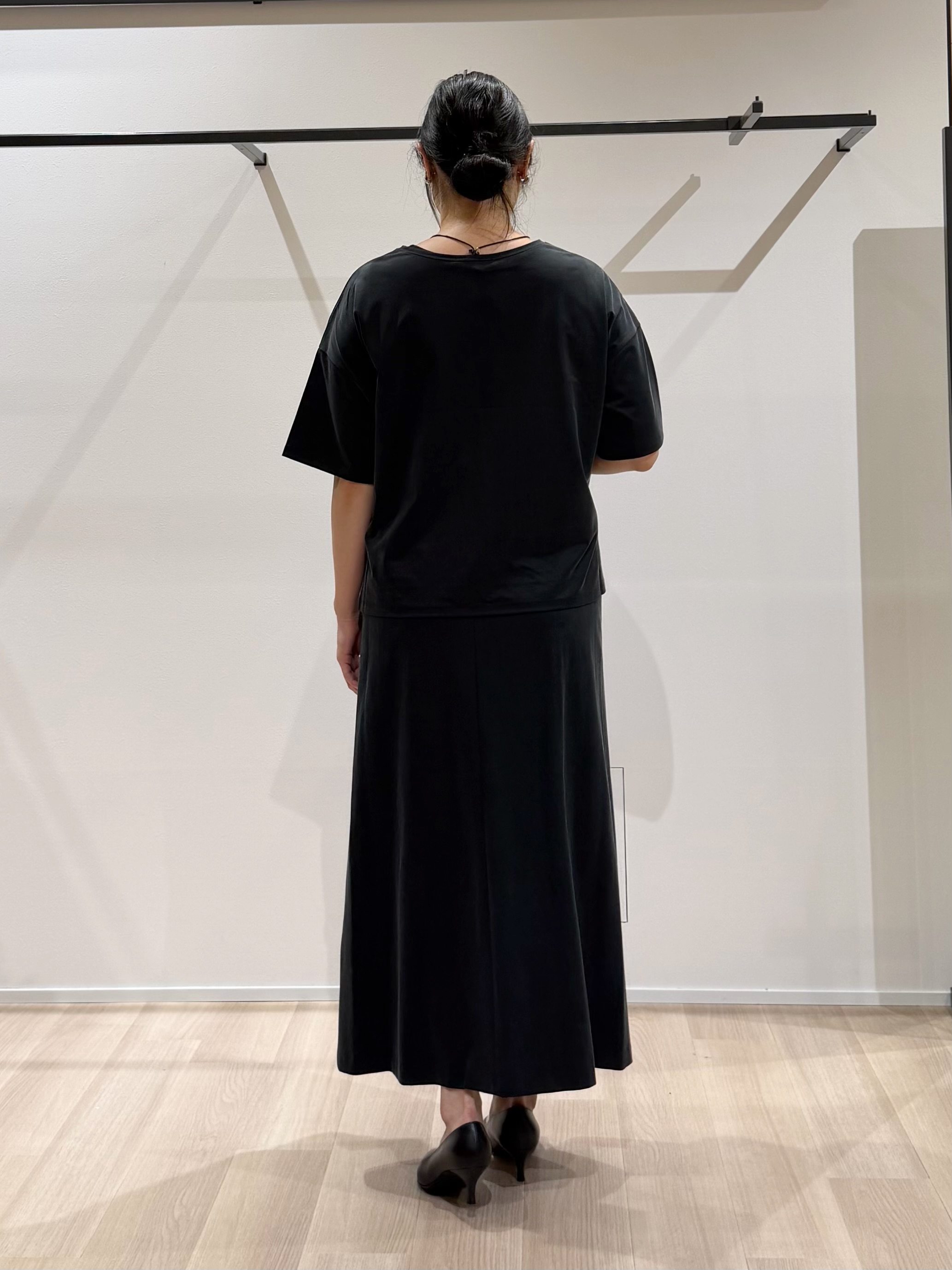 TOMOMIさんの「UNTITLED｜【きれいめTシャツ/セットアップ可】ヴィンテージライクプルオーバー」を使ったコーディネート