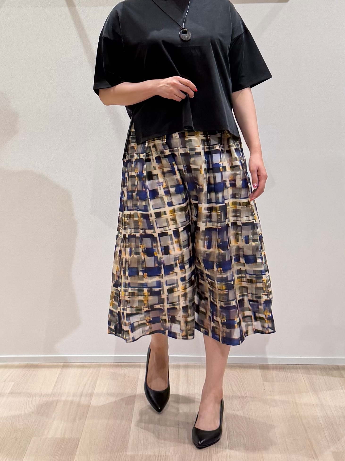 TOMOMIさんの「UNTITLED｜【きれいめTシャツ/セットアップ可】ヴィンテージライクプルオーバー」を使ったコーディネート