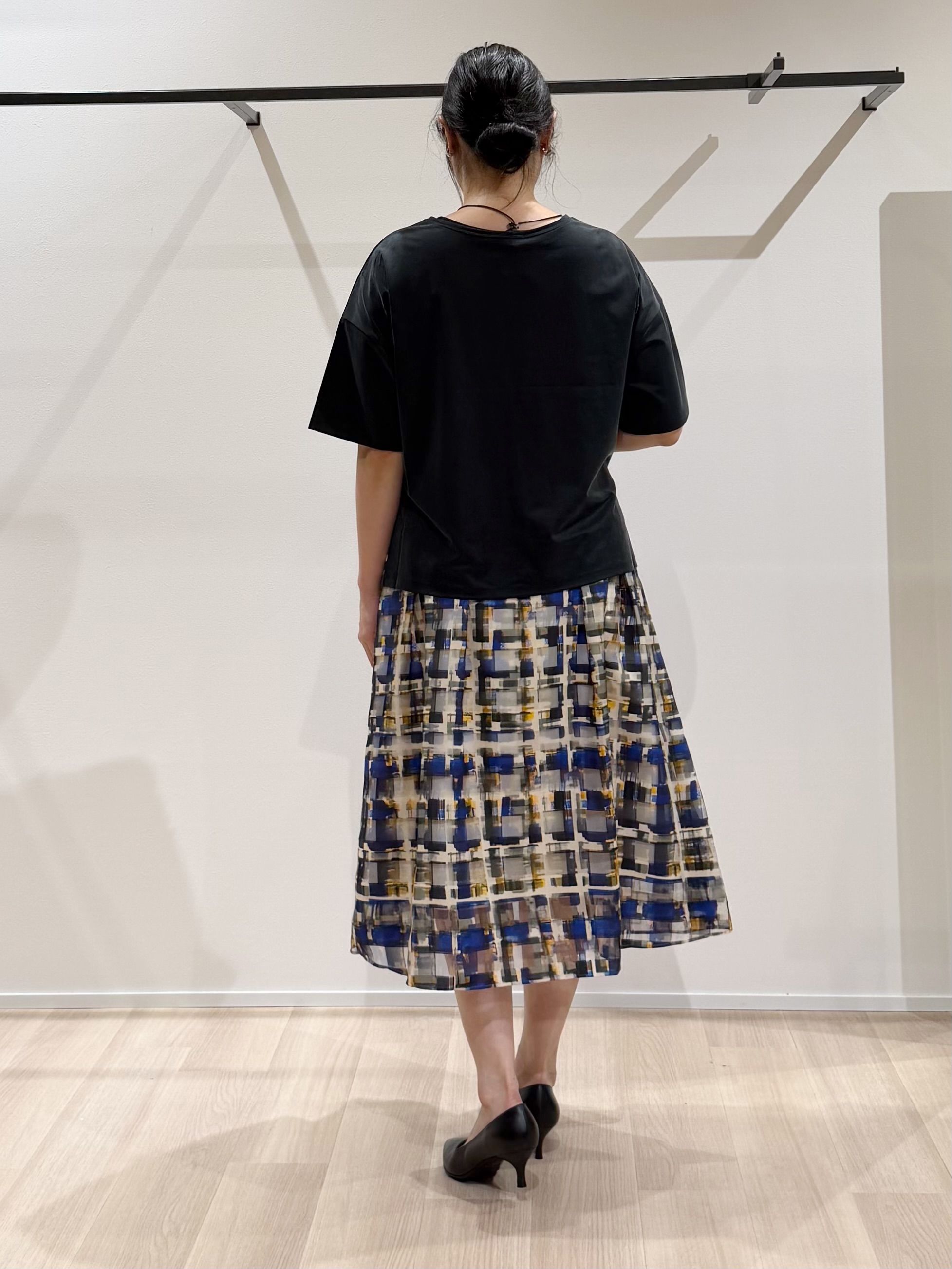 TOMOMIさんの「UNTITLED｜【きれいめTシャツ/セットアップ可】ヴィンテージライクプルオーバー」を使ったコーディネート