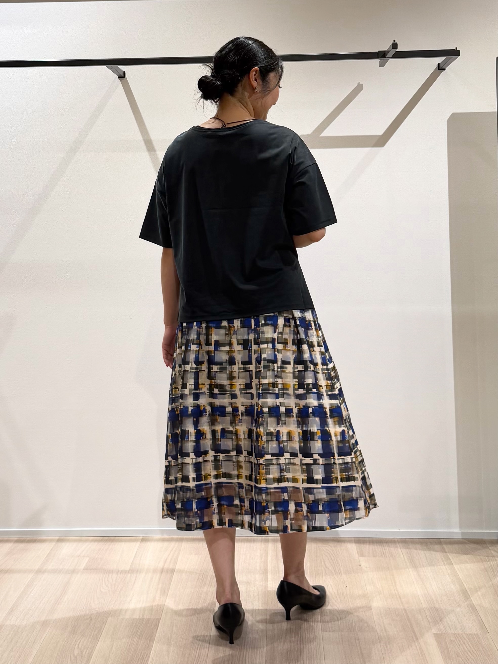 TOMOMIさんの「UNTITLED｜【きれいめTシャツ/セットアップ可】ヴィンテージライクプルオーバー」を使ったコーディネート