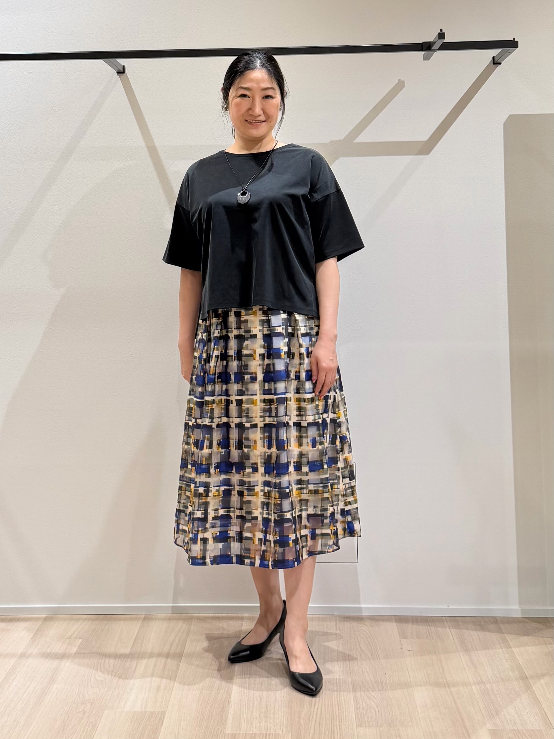 TOMOMIさんの「UNTITLED｜【きれいめTシャツ/セットアップ可】ヴィンテージライクプルオーバー」を使ったコーディネート