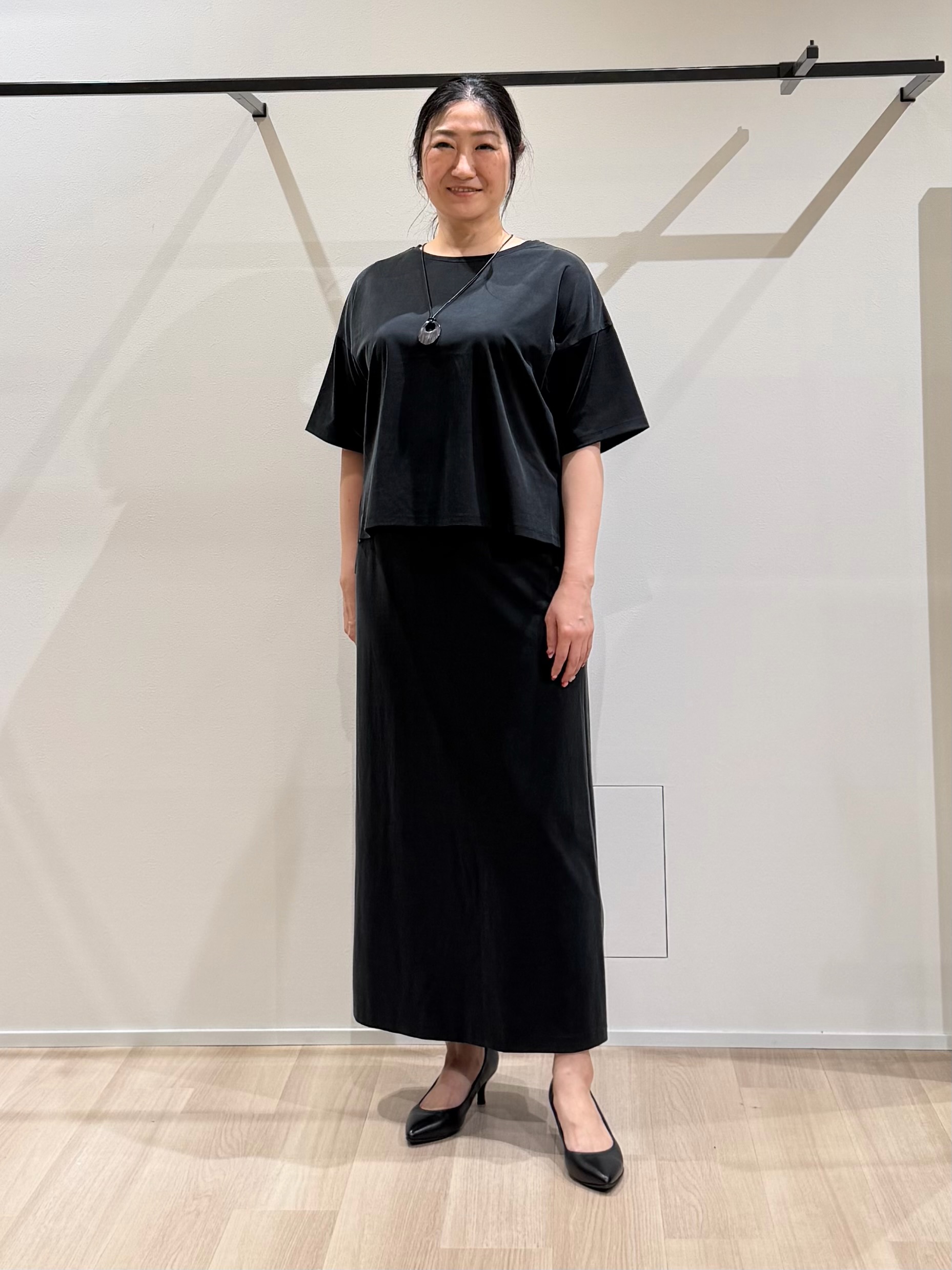 TOMOMIさんの「UNTITLED｜【きれいめTシャツ/セットアップ可】ヴィンテージライクプルオーバー」を使ったコーディネート