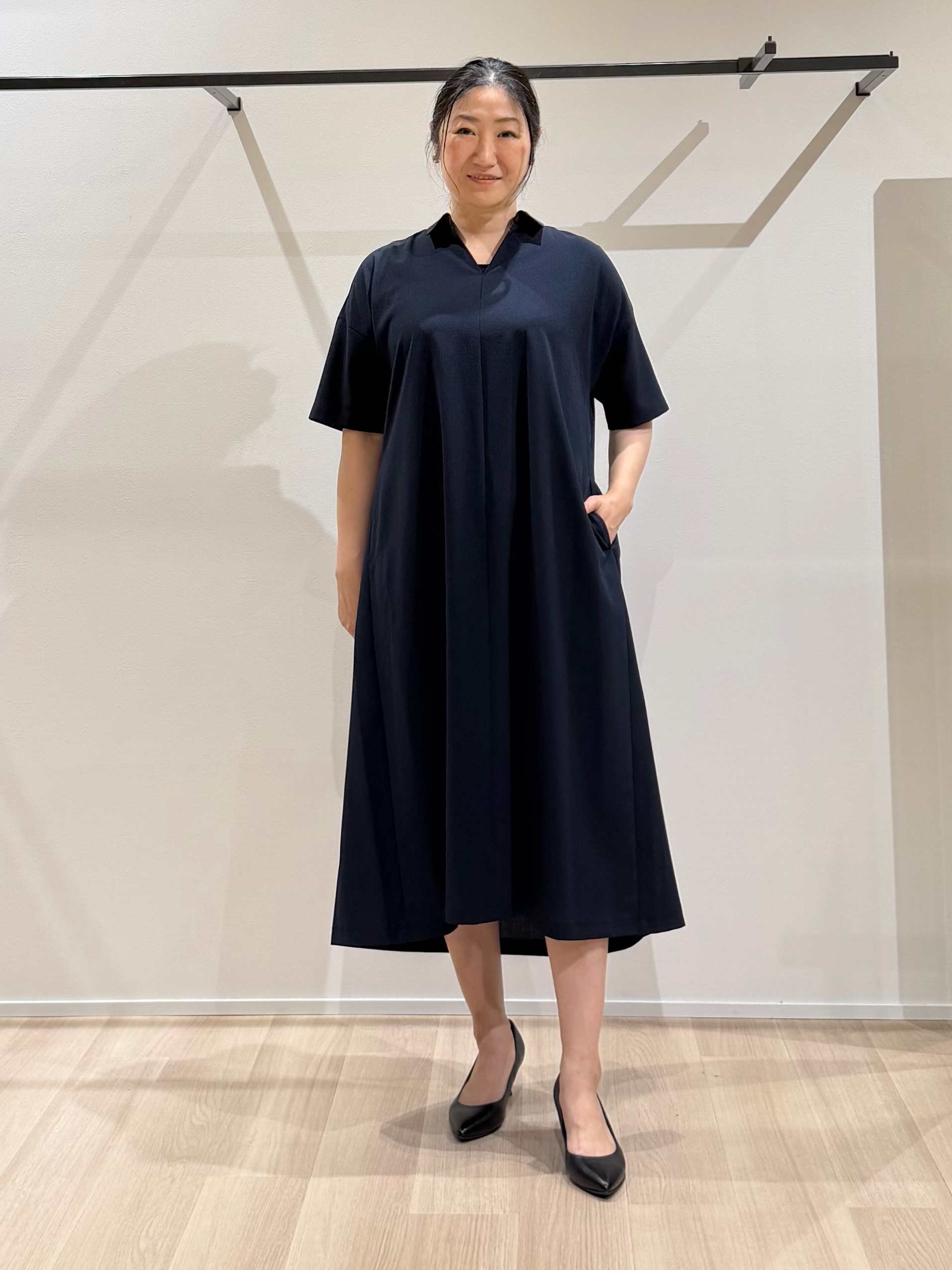 TOMOMIさんの「UNTITLED｜【初秋も活躍/UVカット/接触冷感】エアリークールワンピース」を使ったコーディネート
