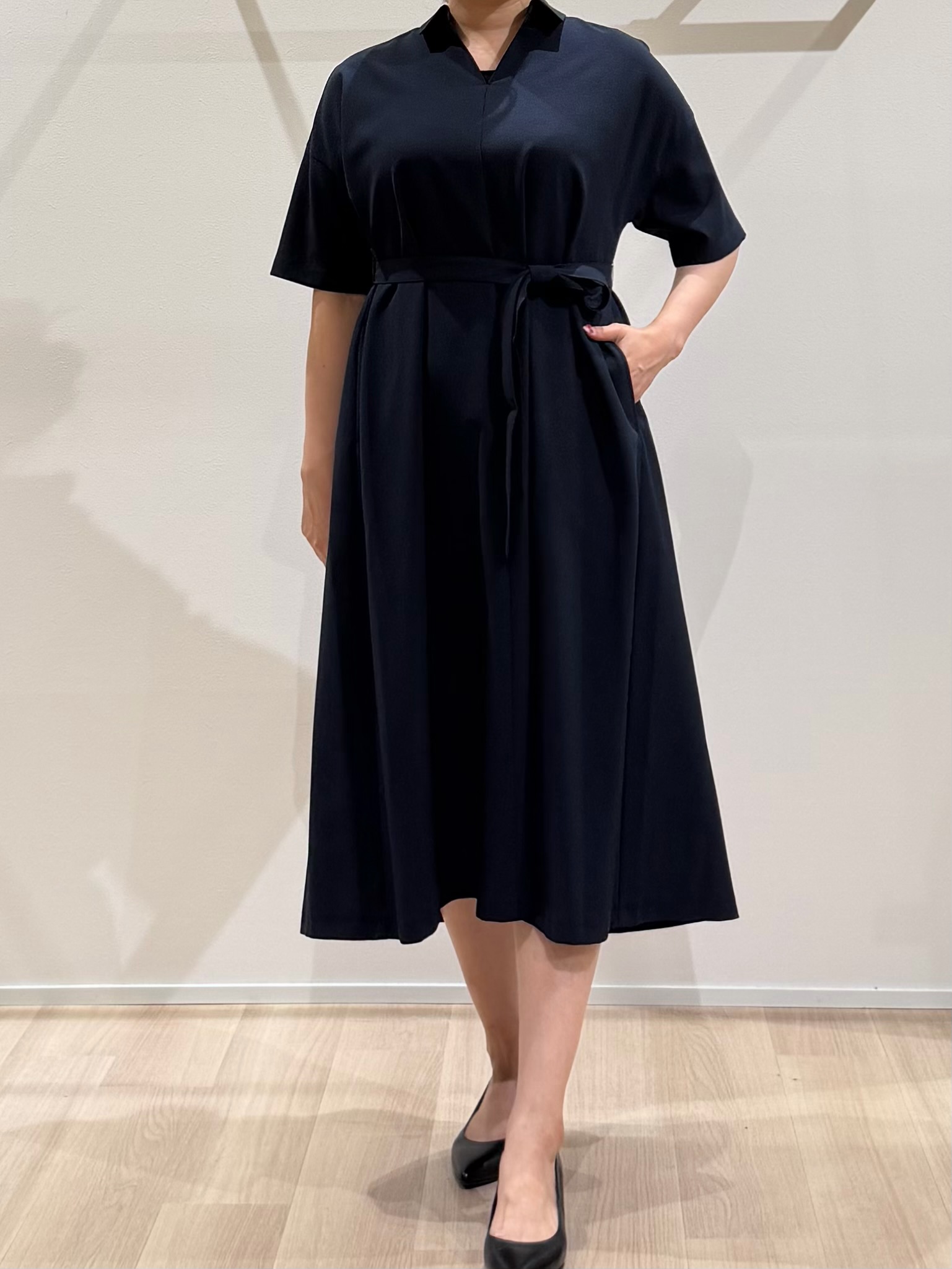 TOMOMIさんの「UNTITLED｜【初秋も活躍/UVカット/接触冷感】エアリークールワンピース」を使ったコーディネート