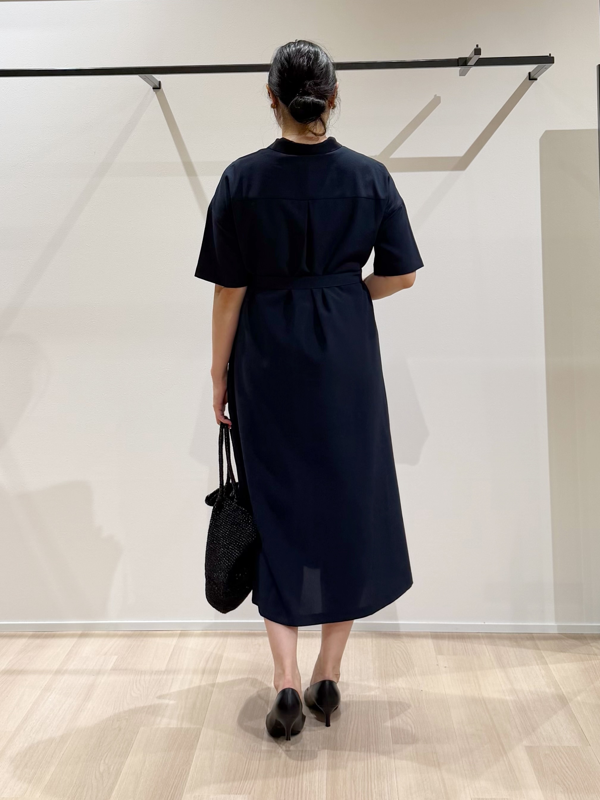 TOMOMIさんの「UNTITLED｜【初秋も活躍/UVカット/接触冷感】エアリークールワンピース」を使ったコーディネート