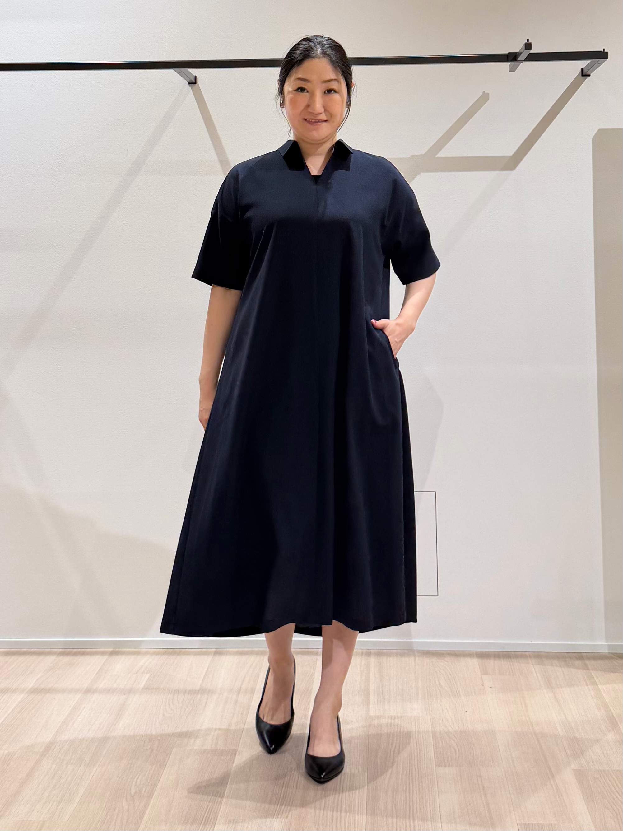 TOMOMIさんの「UNTITLED｜【初秋も活躍/UVカット/接触冷感】エアリークールワンピース」を使ったコーディネート