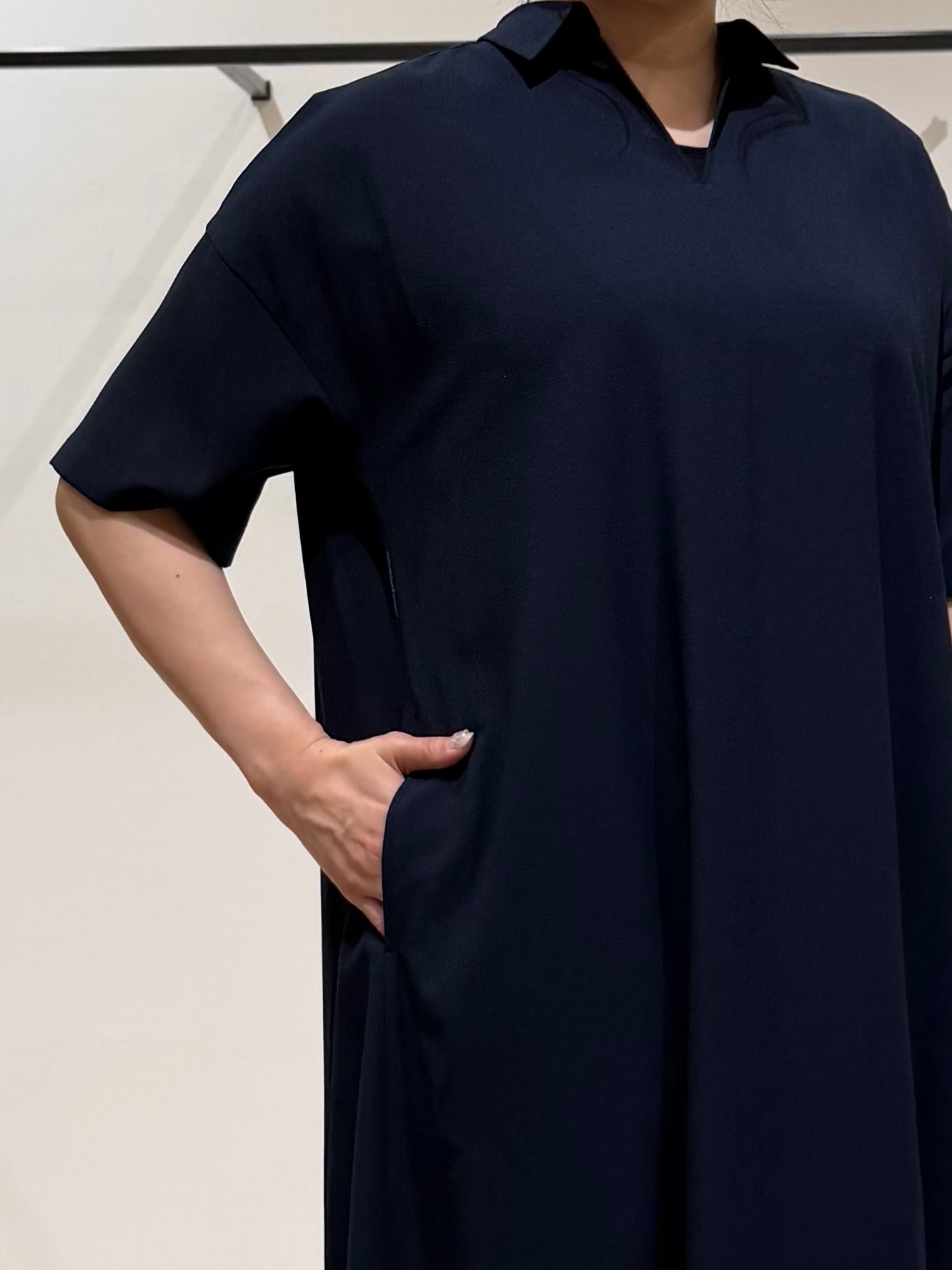 TOMOMIさんの「UNTITLED｜【初秋も活躍/UVカット/接触冷感】エアリークールワンピース」を使ったコーディネート