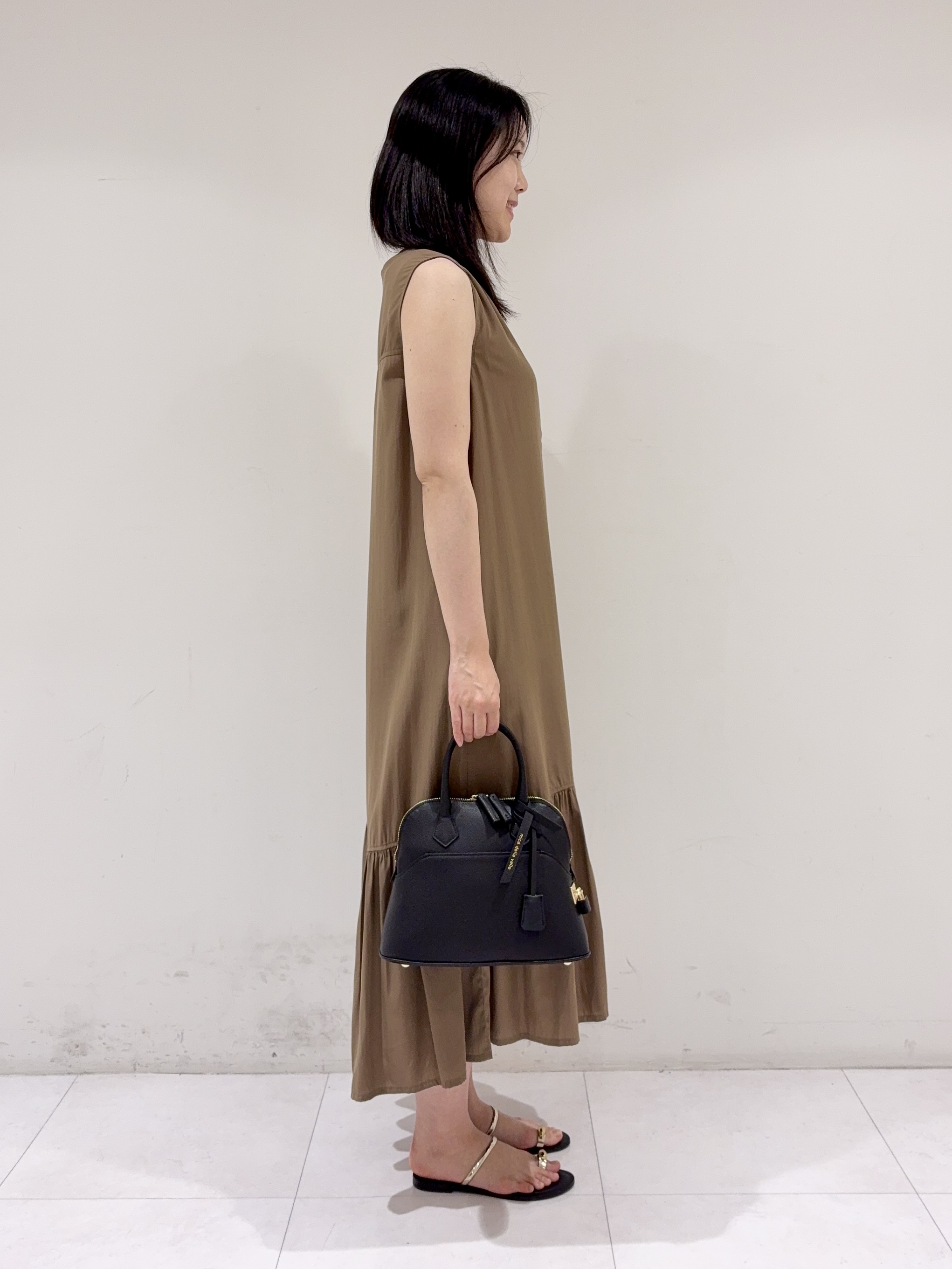 ayaさんの「DRESSTERIOR｜NICOLAS LAINAS（ニコラスライナス）ソフトソールトングサンダル」を使ったコーディネート