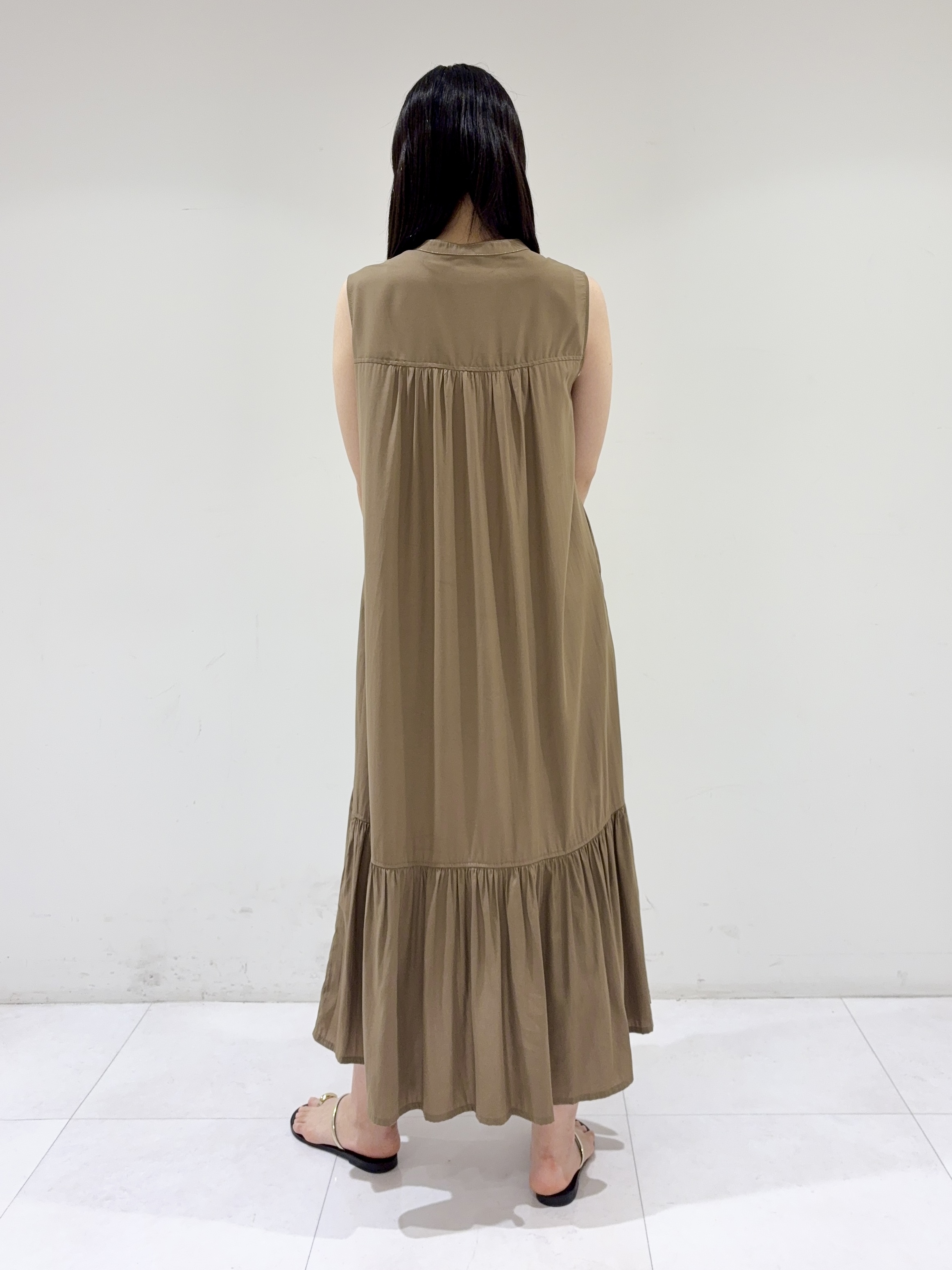 ayaさんの「DRESSTERIOR｜NICOLAS LAINAS（ニコラスライナス）ソフトソールトングサンダル」を使ったコーディネート