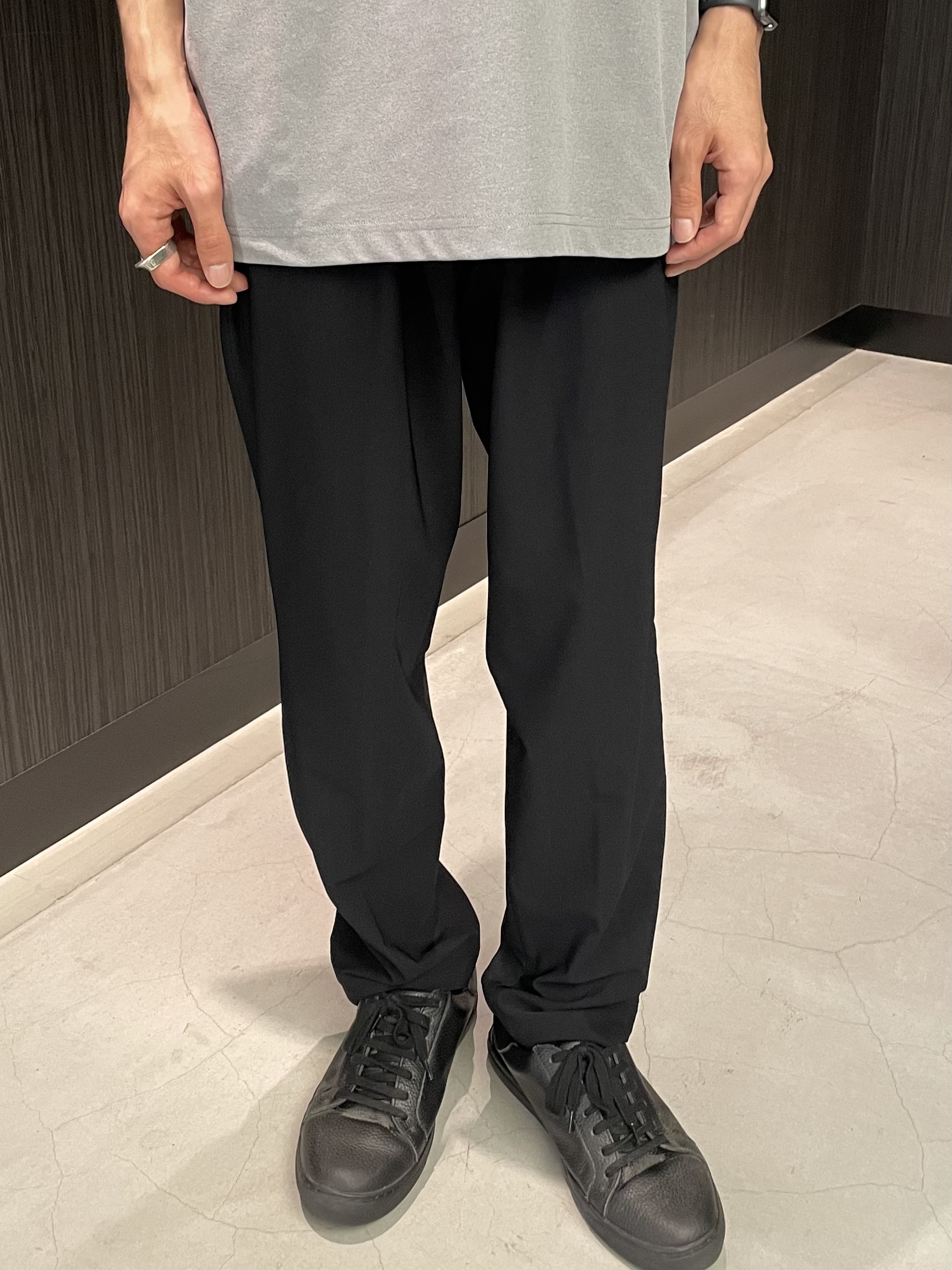 Okdさんの「TAKEO KIKUCHI｜【汗染み軽減/接触冷感】フェイクレイヤード ワンポイント刺繍Ｔシャツ」を使ったコーディネート
