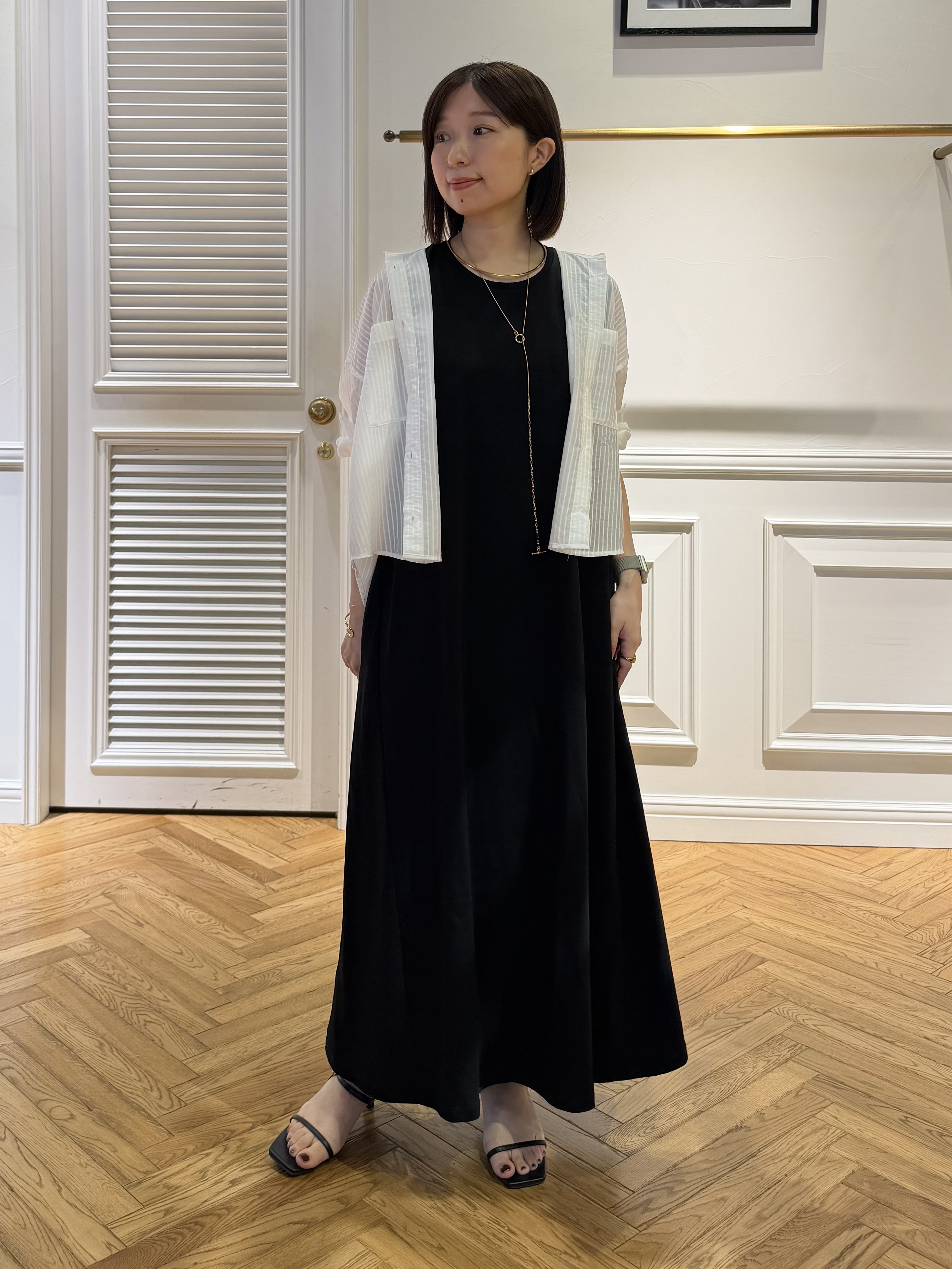 つじ まこさんの「DRESSTERIOR｜◆シアーストライプクロップドシャツ」を使ったコーディネート