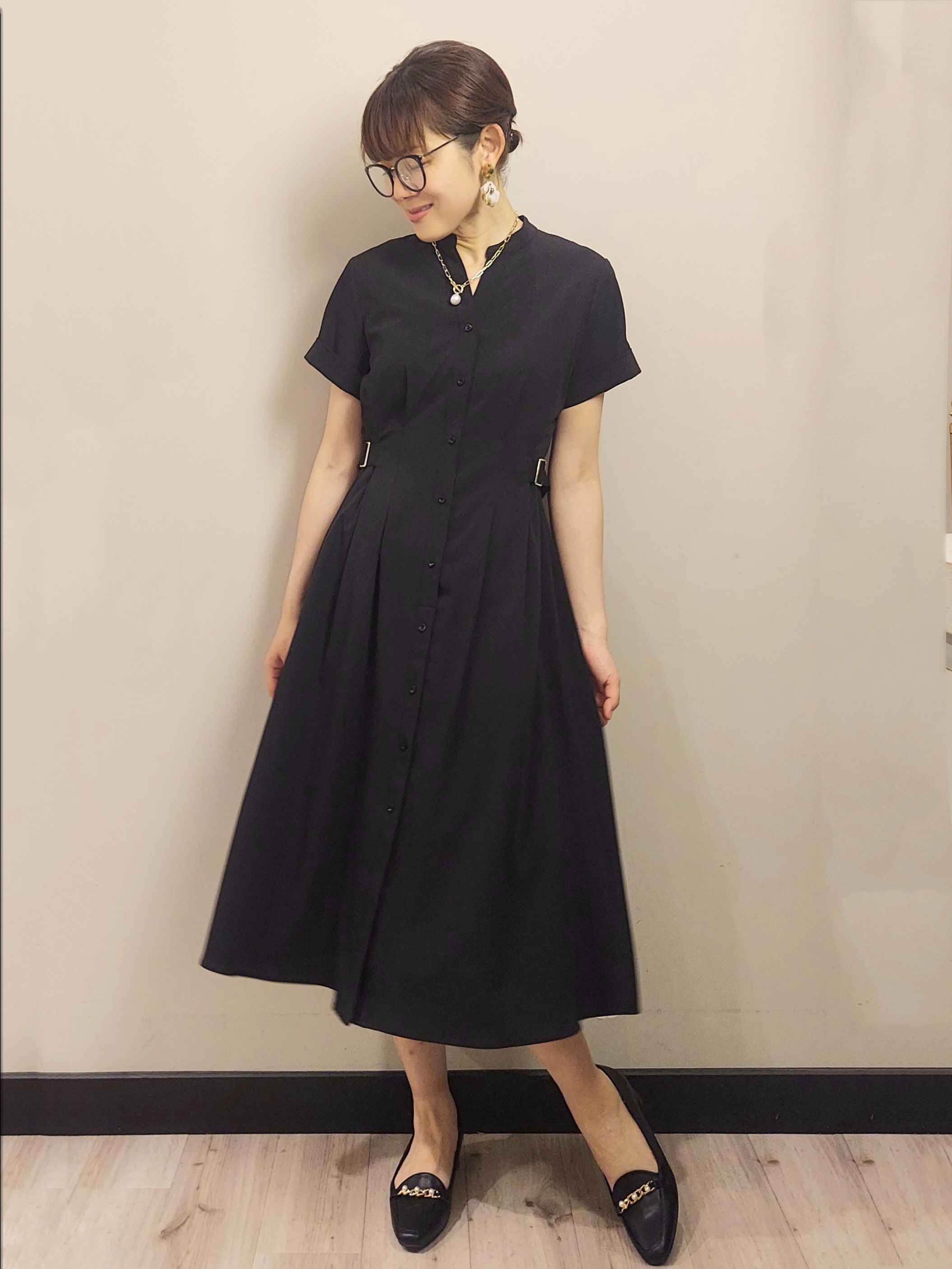 MAKIさんの「index｜【接触冷感／吸水速乾／UVケア】リネンライクサイドベルトシャツワンピース《透け防止／洗濯機OK》」を使ったコーディネート