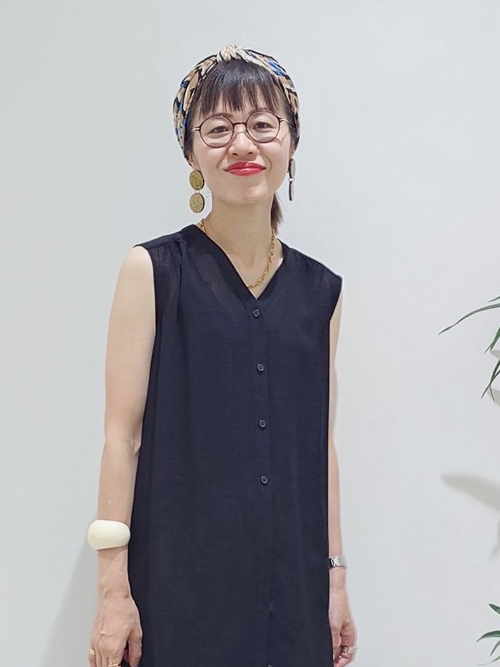 MUTSUKOさんの「UNTITLED｜【秋映え/ジレとしても〇】シアーVネックワンピース」を使ったコーディネート